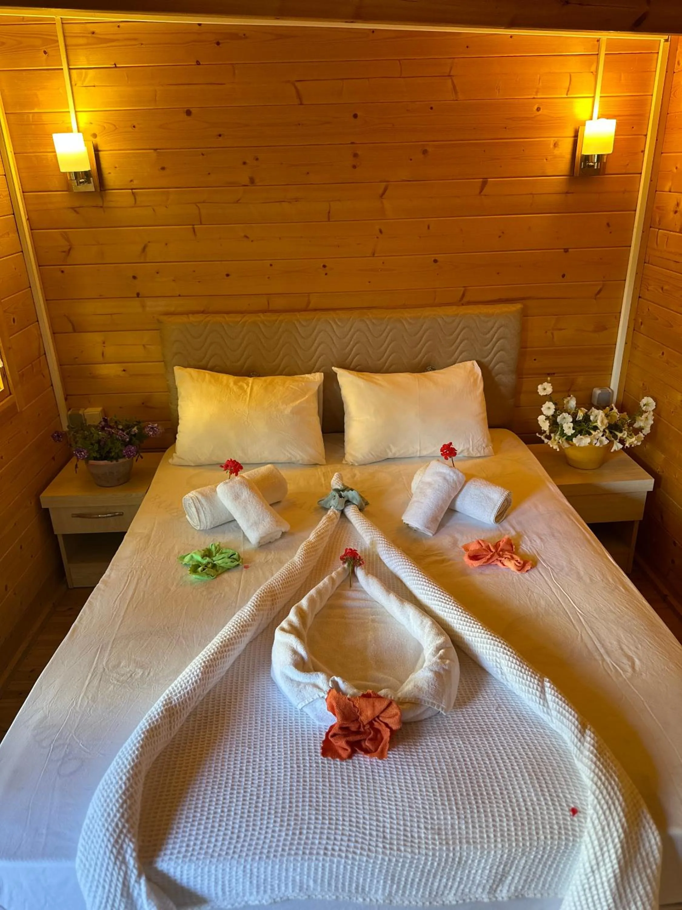 Bed in Felicity Hotel & Bungalows