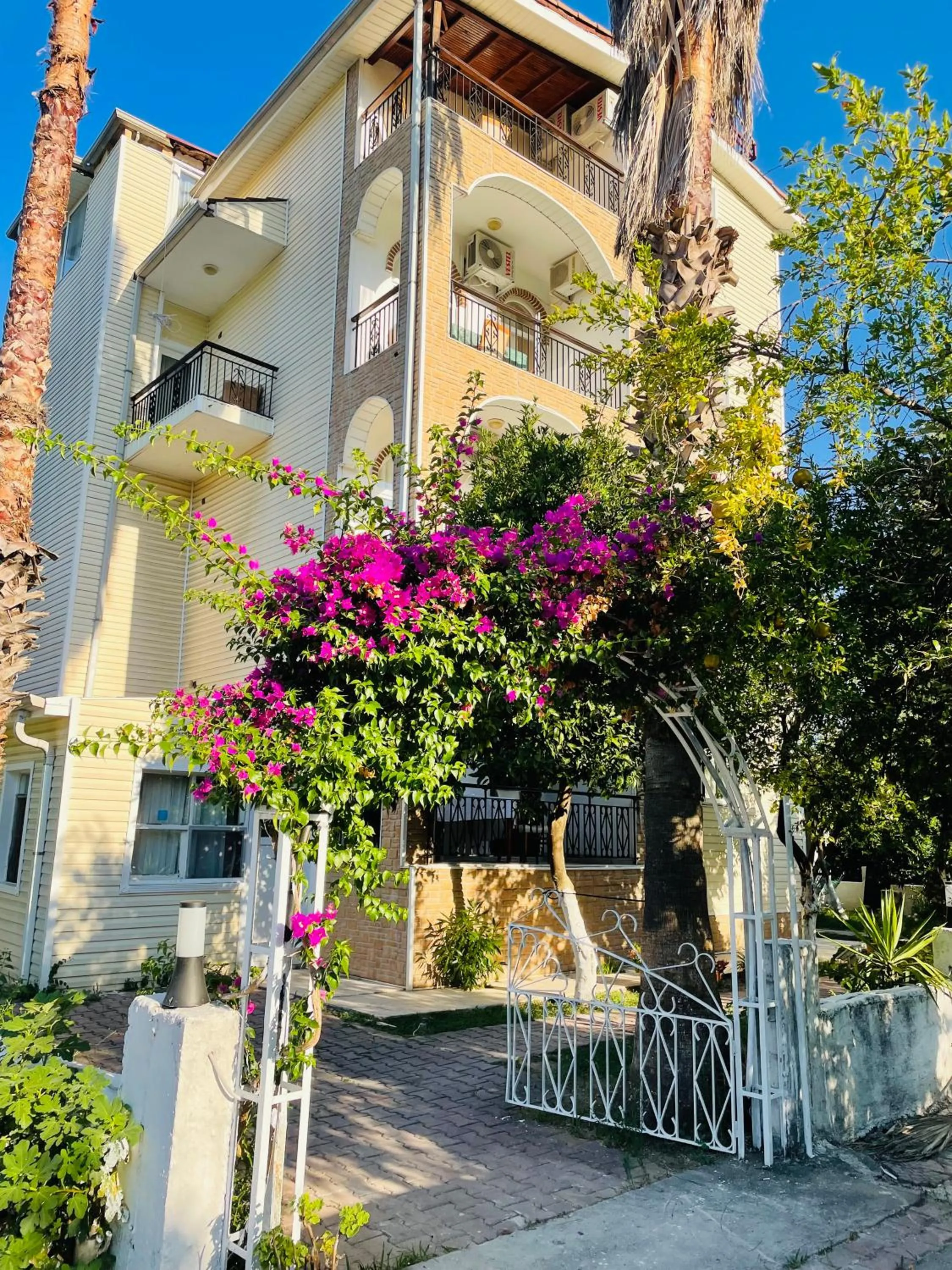 Property building in Felicity Hotel & Bungalows