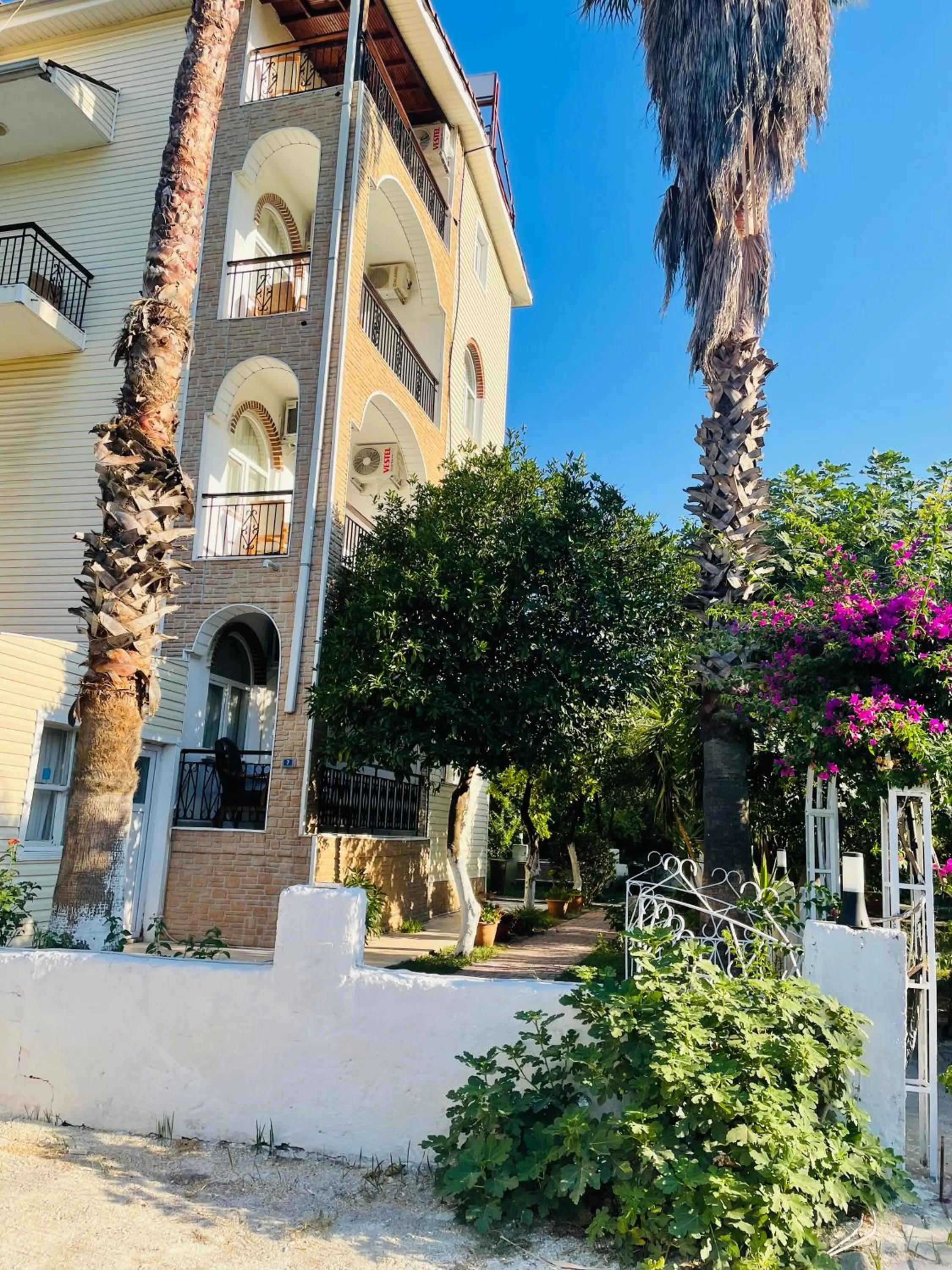 Property building in Felicity Hotel & Bungalows