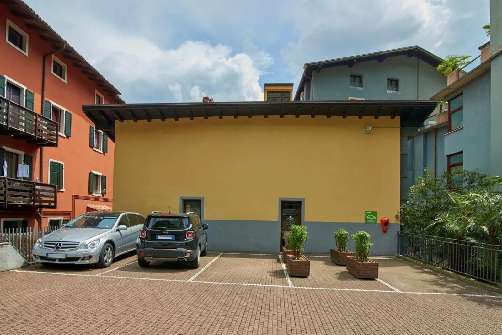 Parking in Hotel Europa - Skypool & Panorama