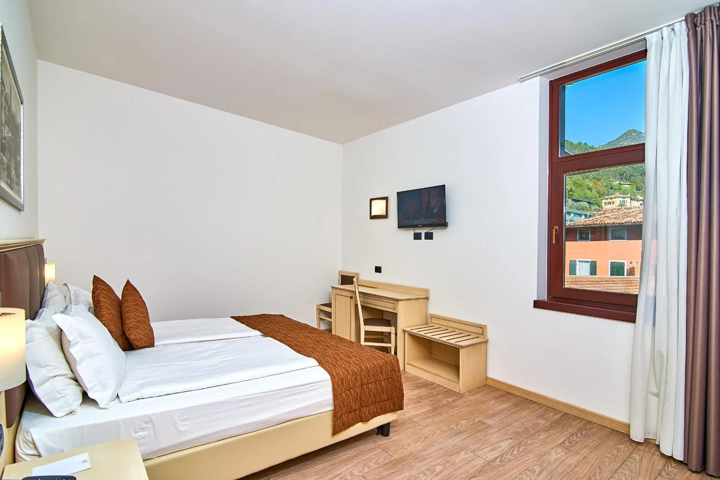 Bed in Hotel Europa - Skypool & Panorama