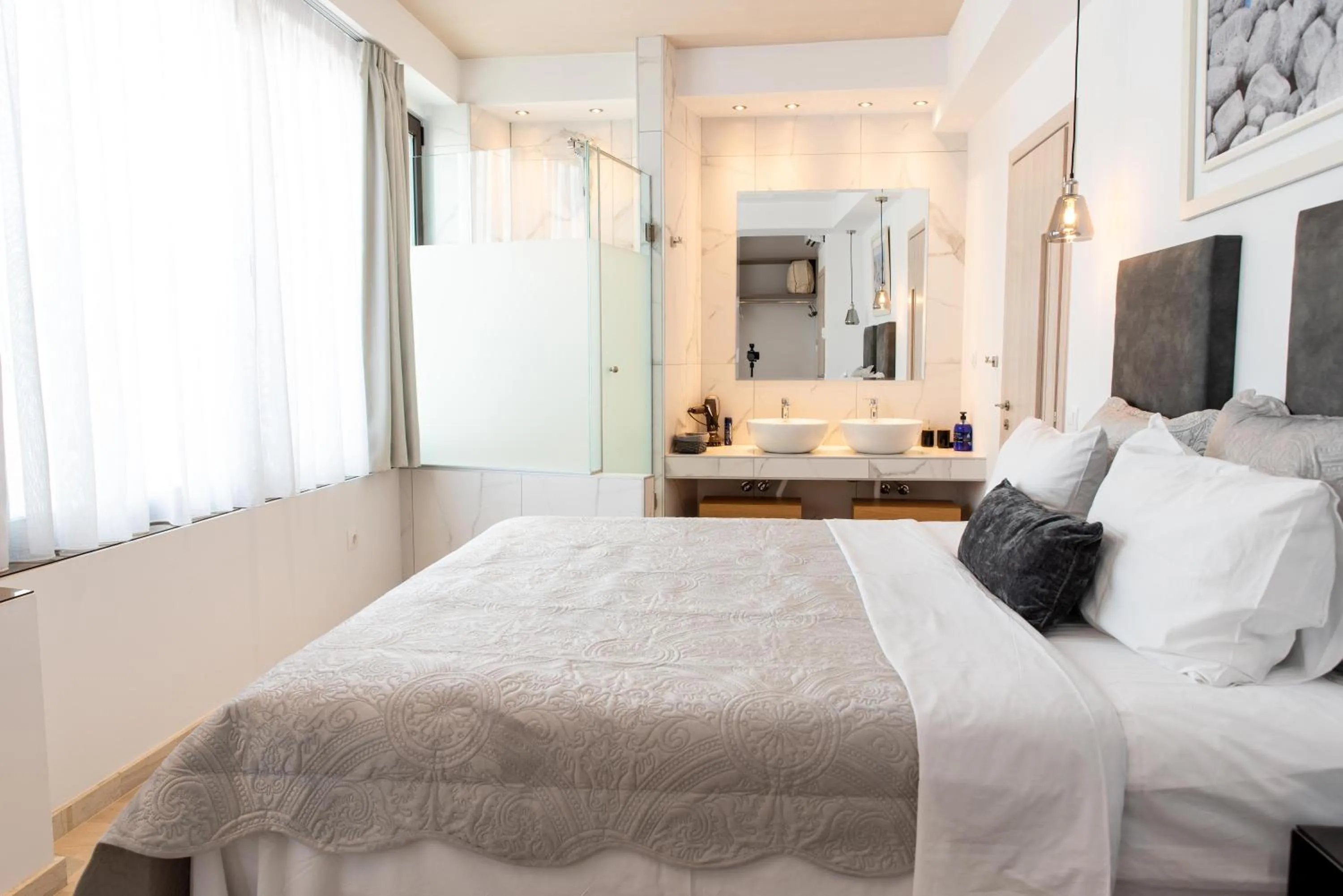 Bed in Sea & the City