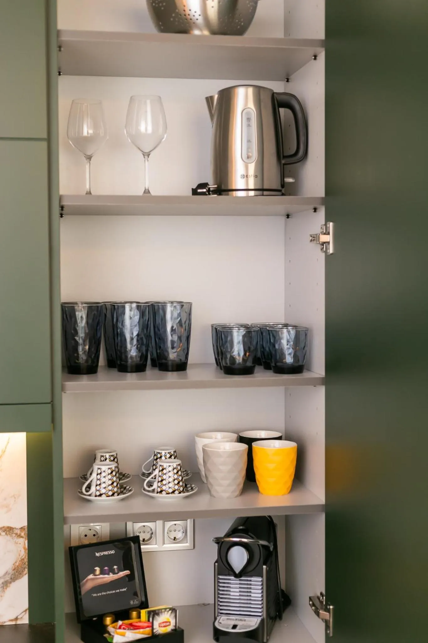 Coffee/tea facilities in Sea & the City