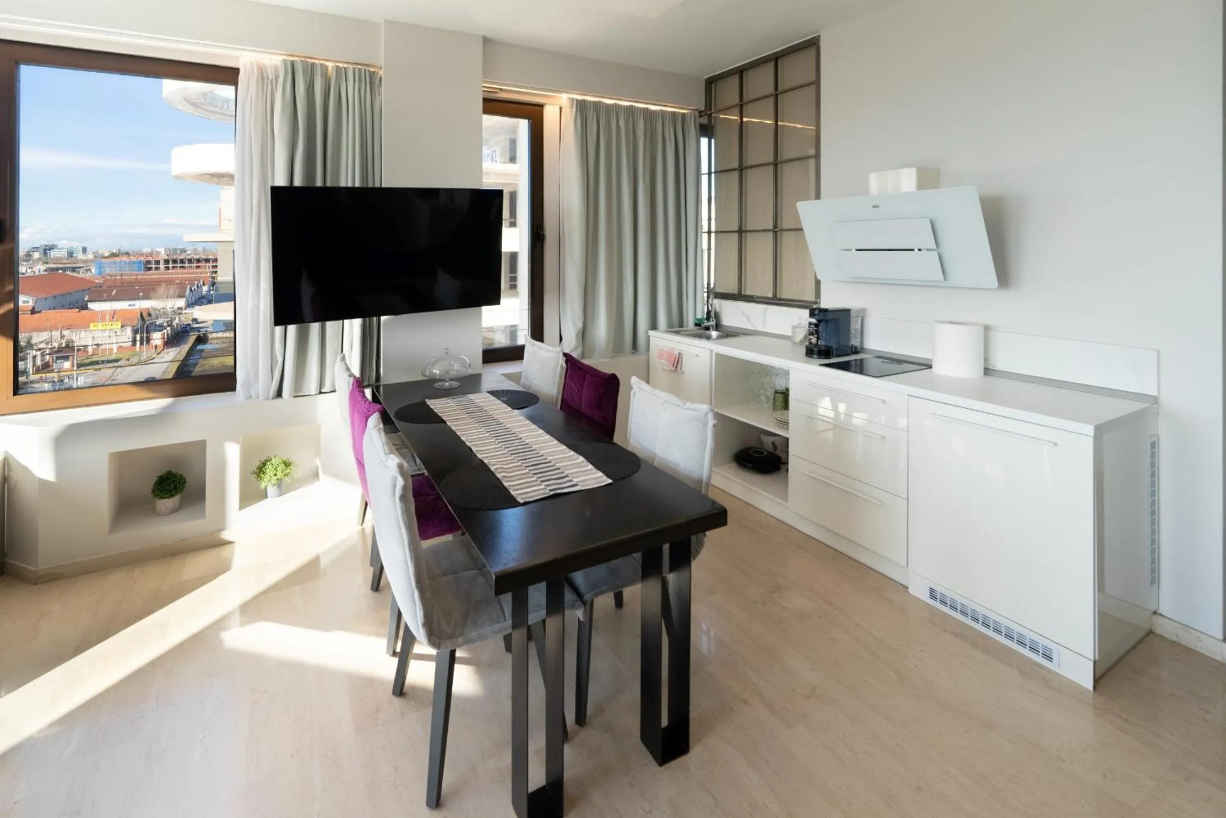 Dining area in Sea & the City