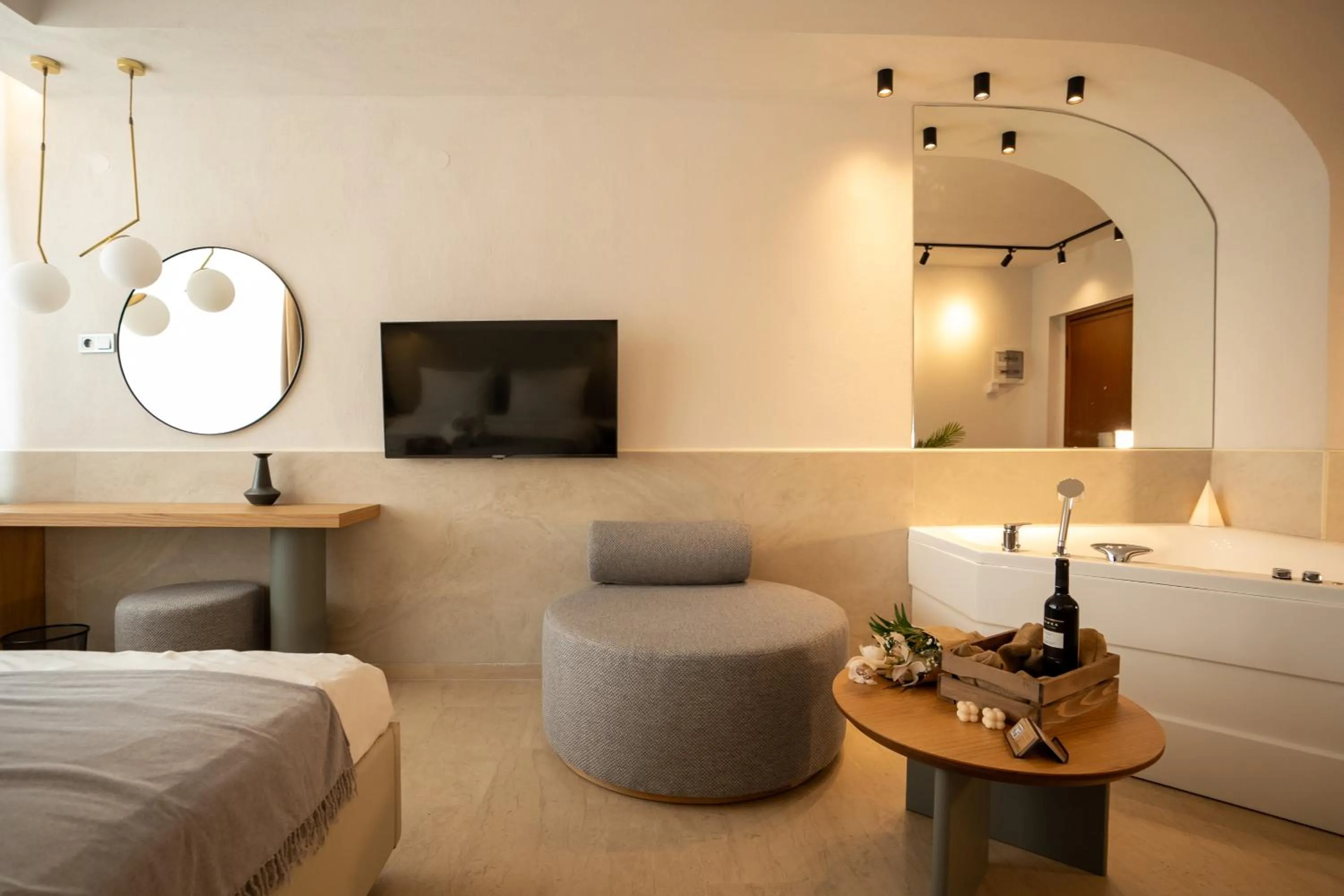 TV and multimedia, Bed in Sea & the City