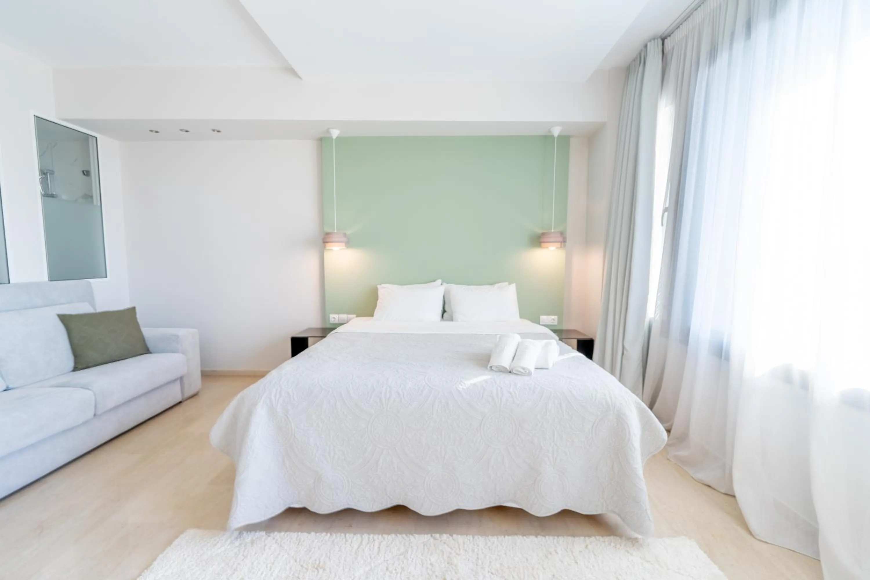 Bed in Sea & the City