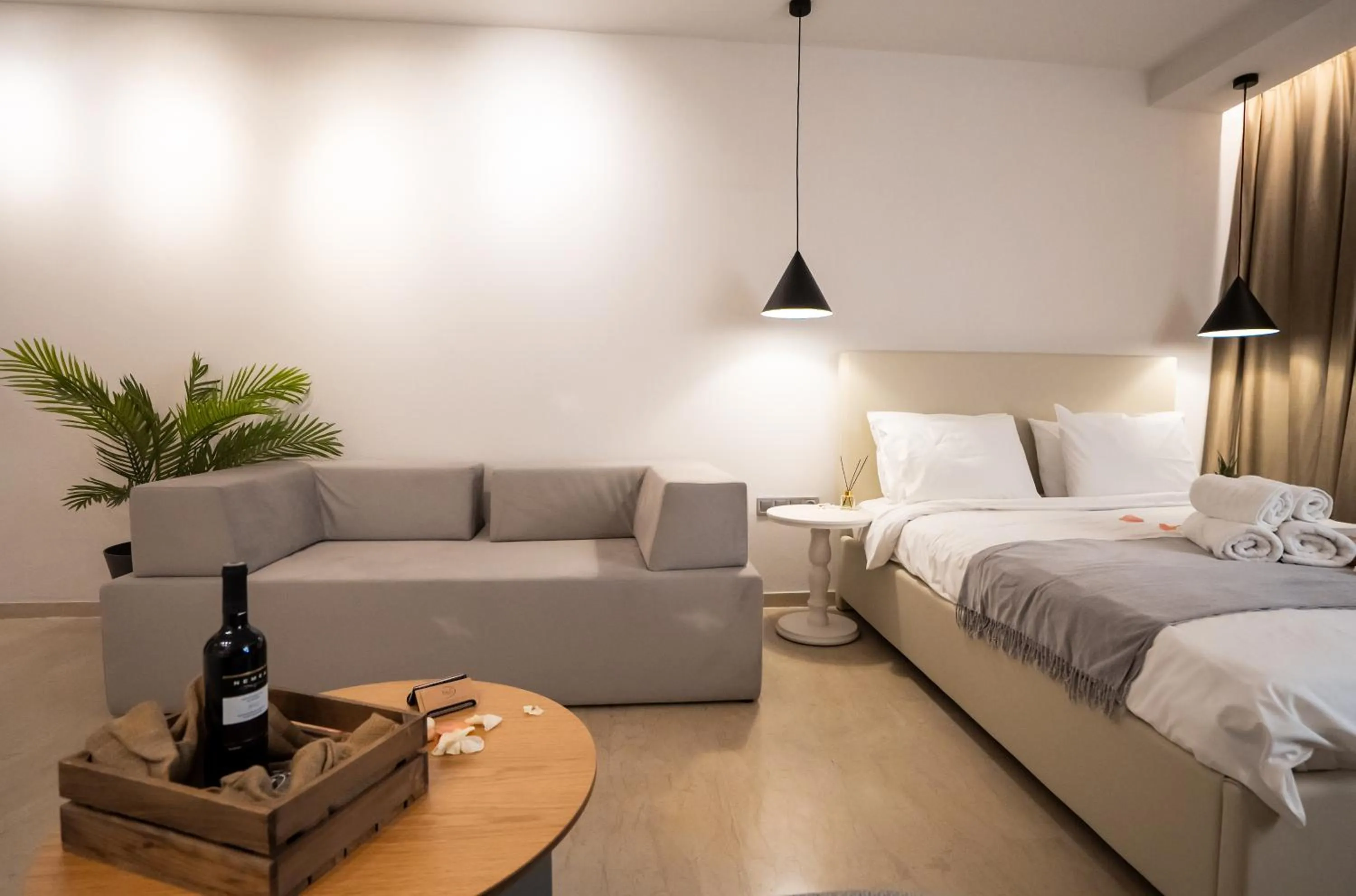 Seating area, Bed in Sea & the City