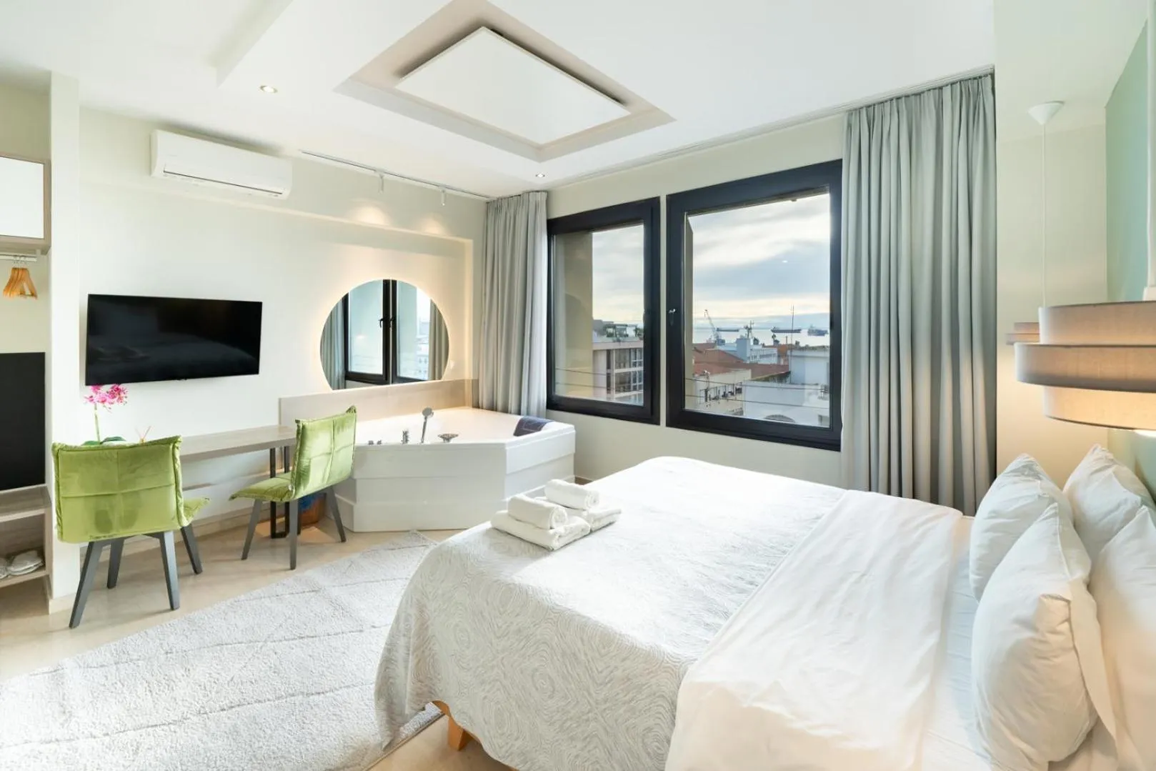 Bed in Sea & the City