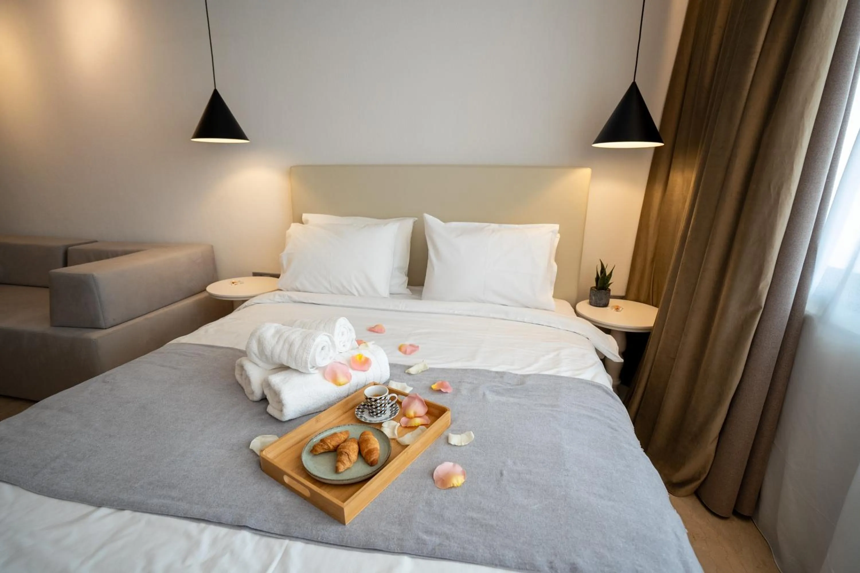 Bed in Sea & the City