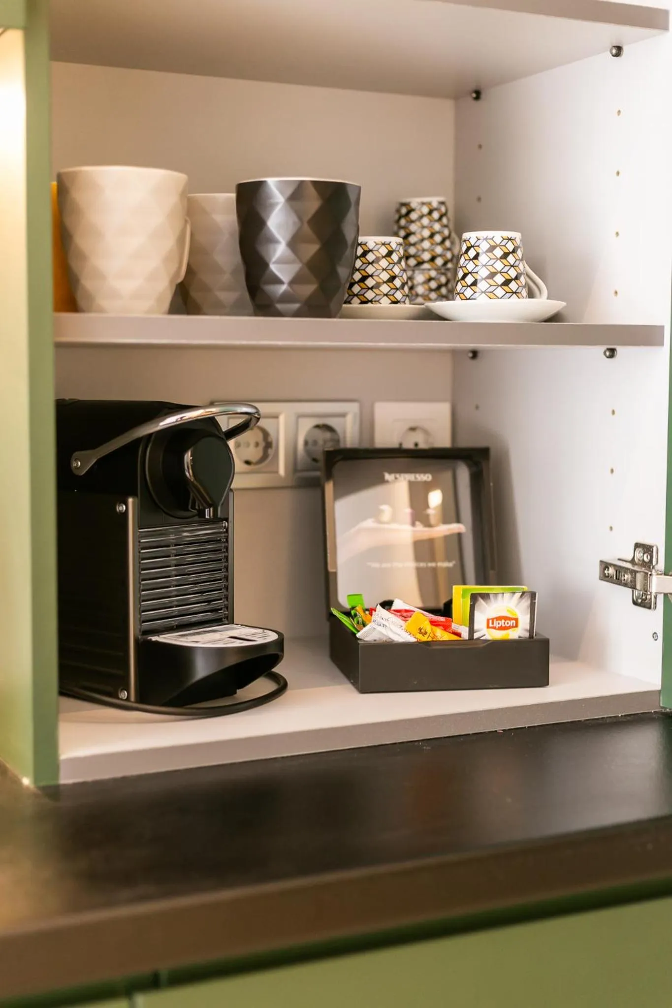 Coffee/tea facilities in Sea & the City