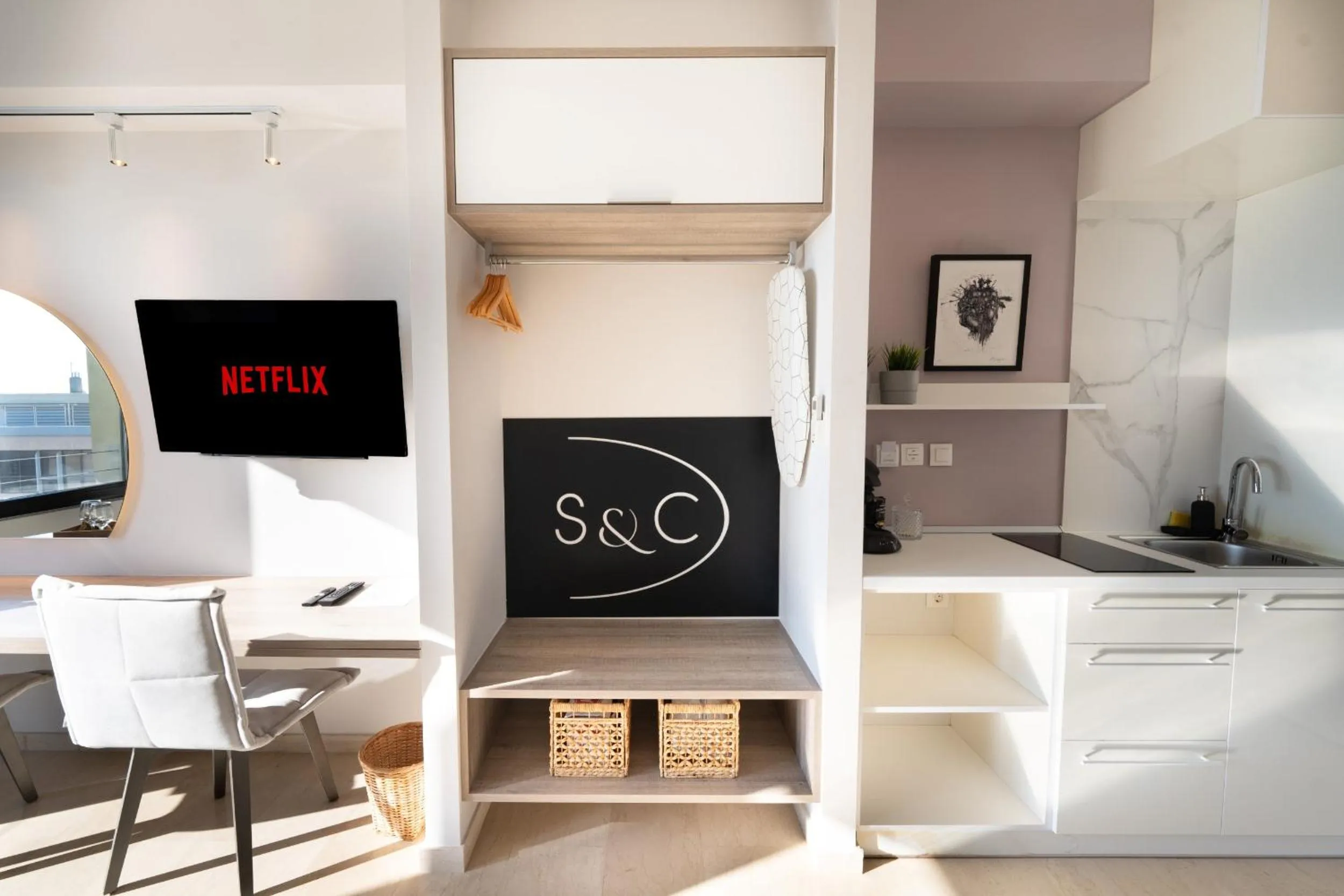 wardrobe in Sea & the City