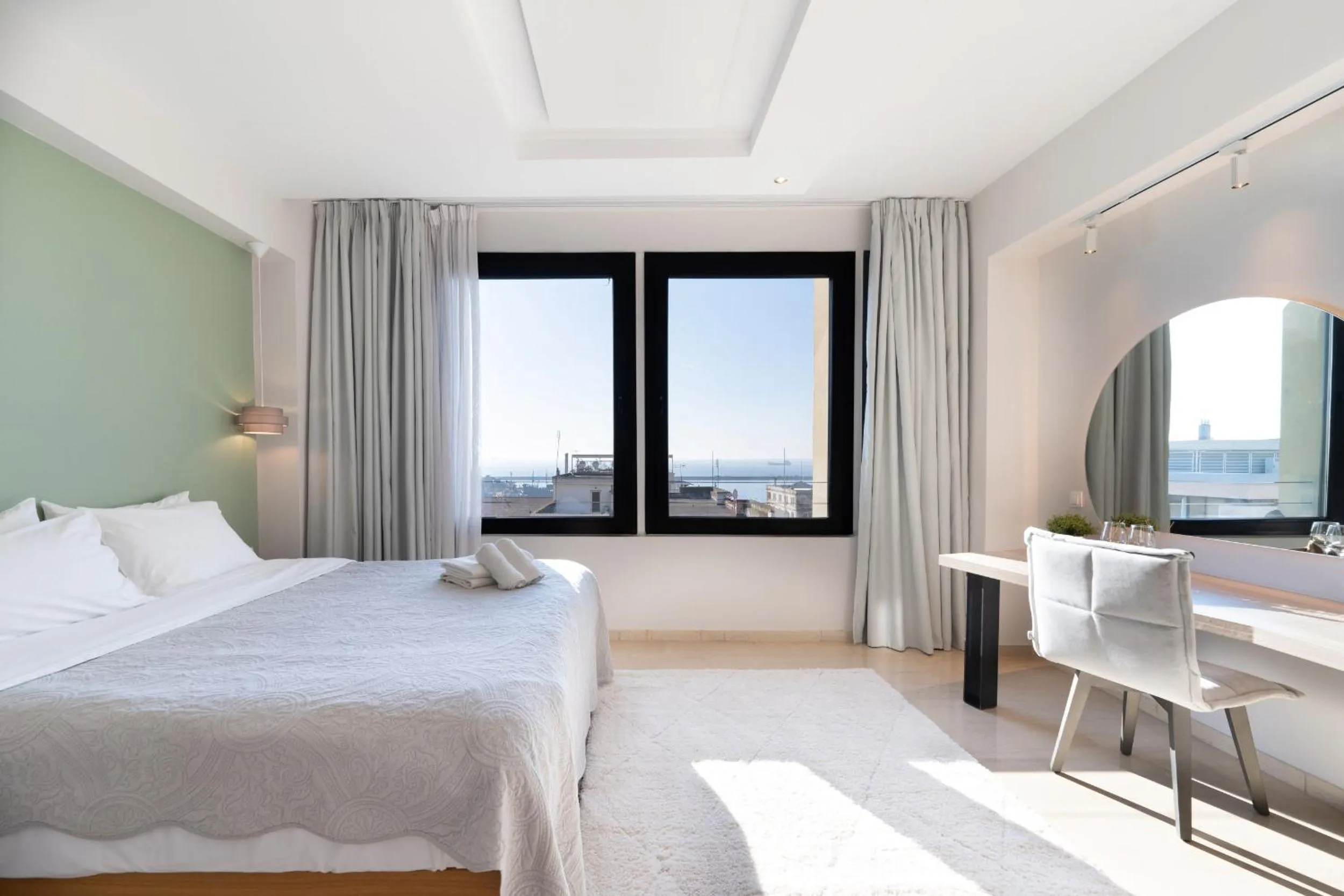 Sea view, Bed in Sea & the City