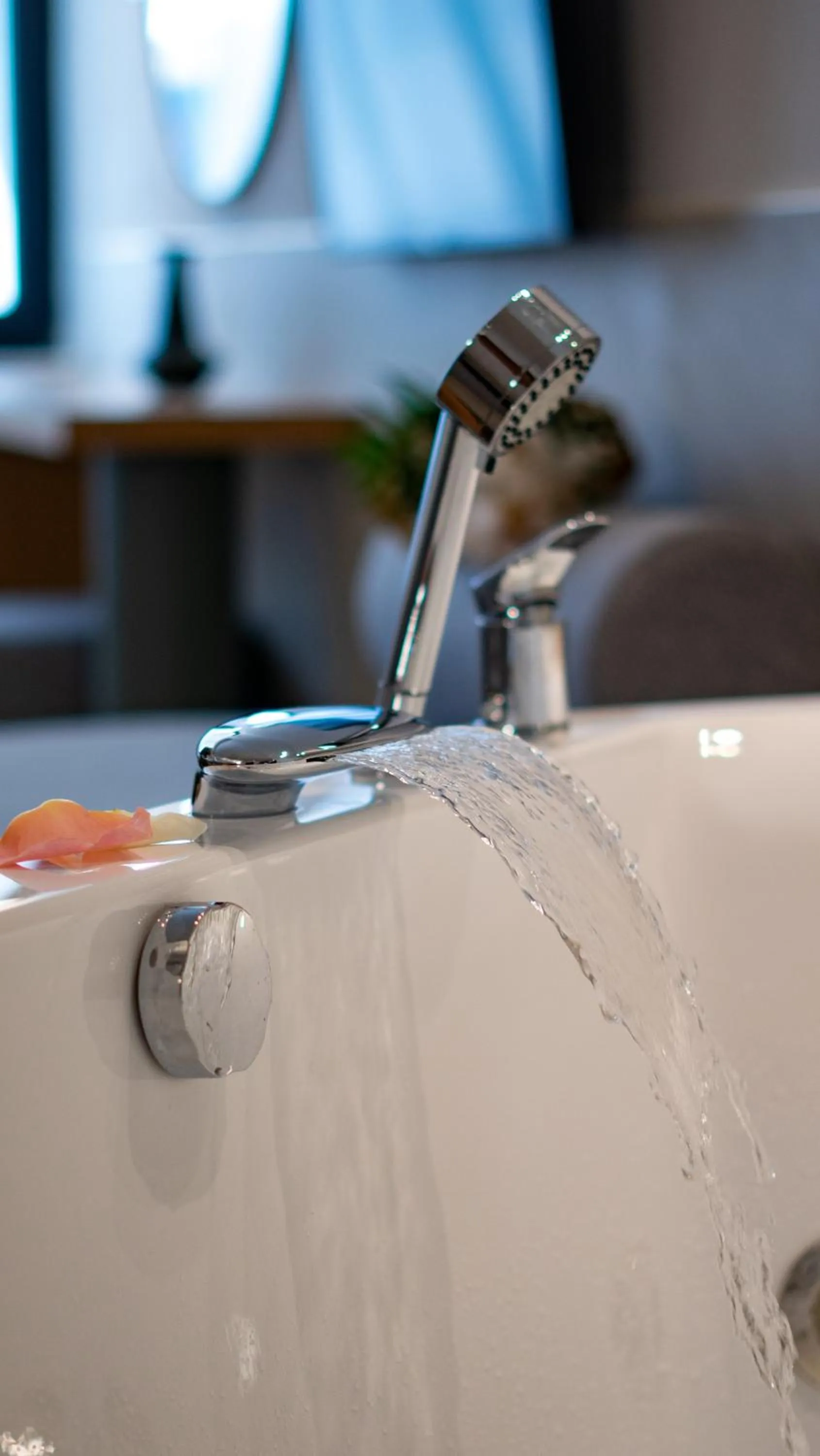 Hot Tub in Sea & the City