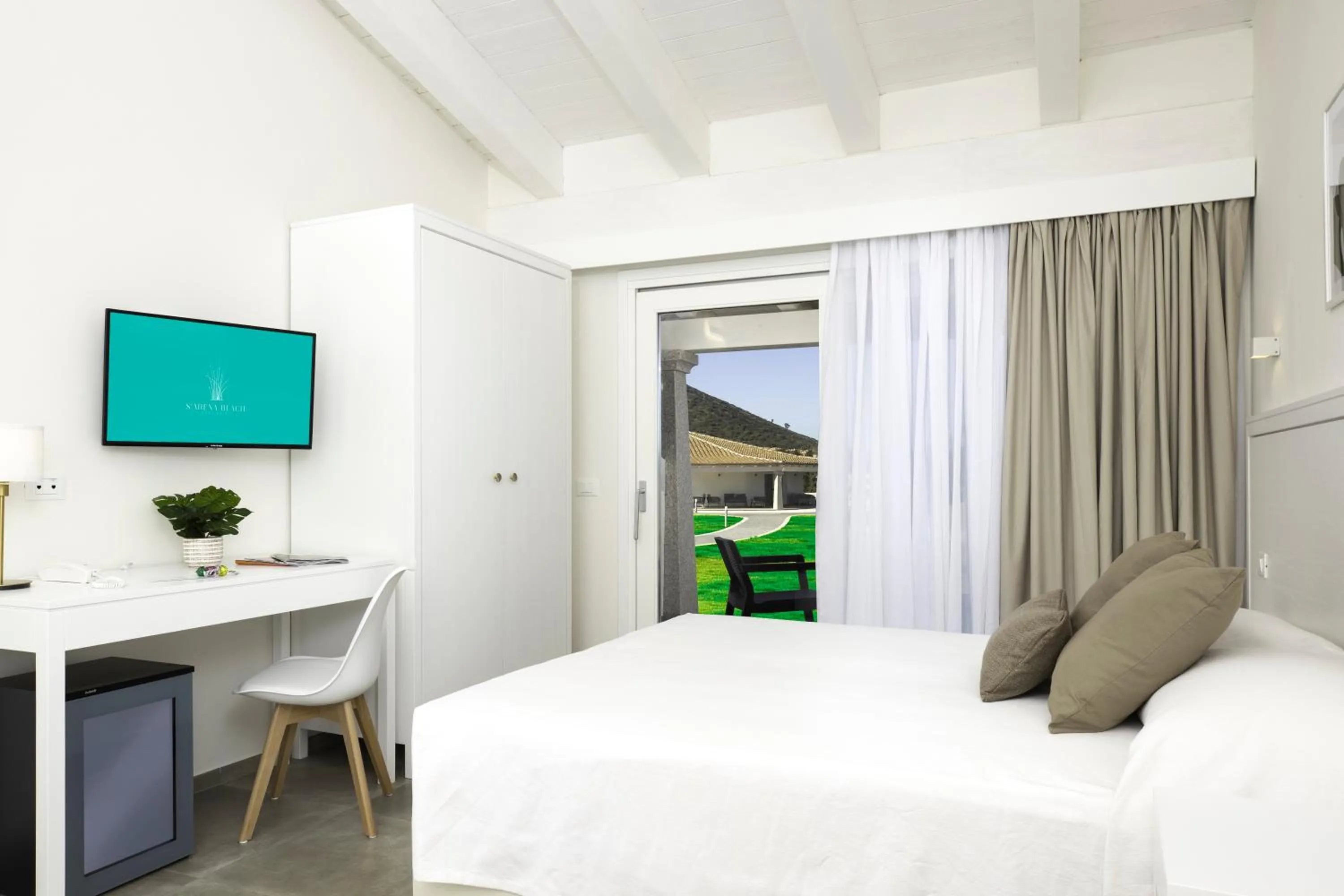 Bed in Hotel S'arena Beach