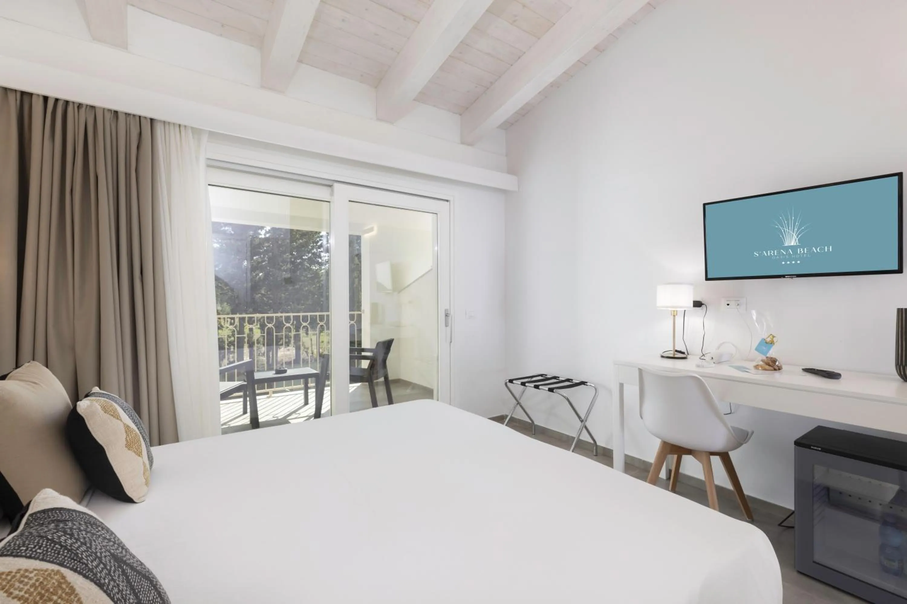 Bed in Hotel S'arena Beach