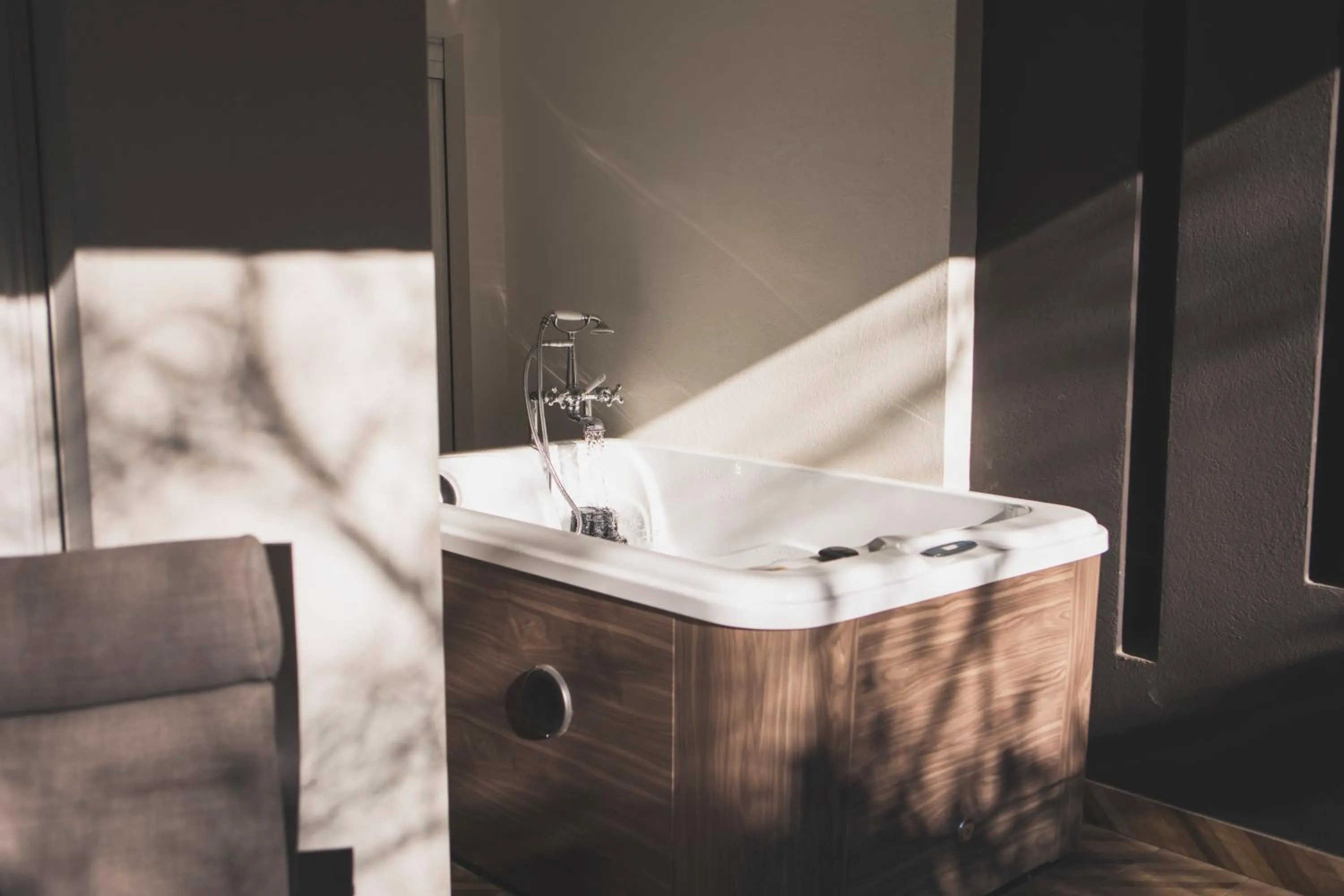 Open Air Bath in Luxury B&B La Riserva Dannunziana