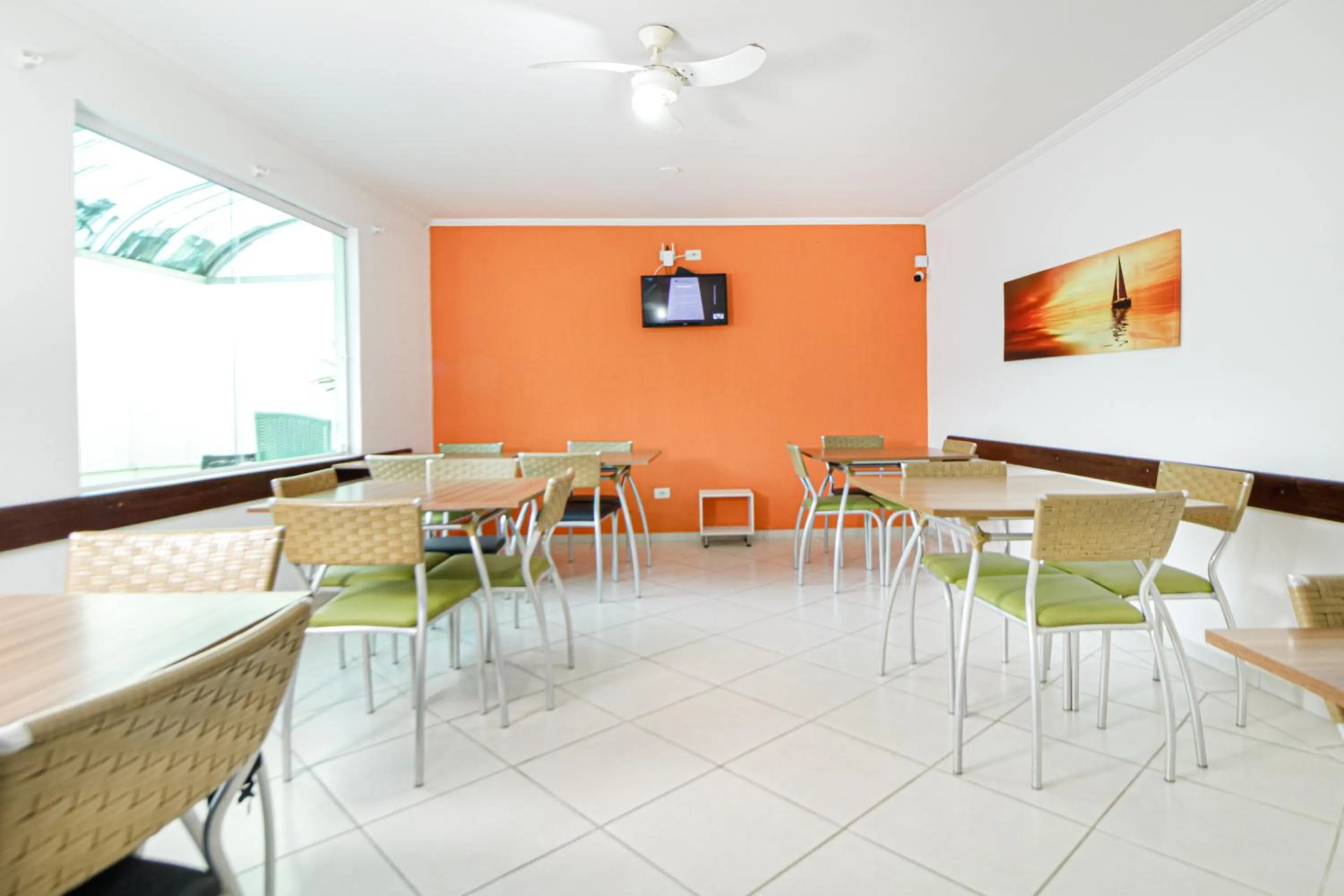 TV and multimedia in VELINN Pousada Entre Praias