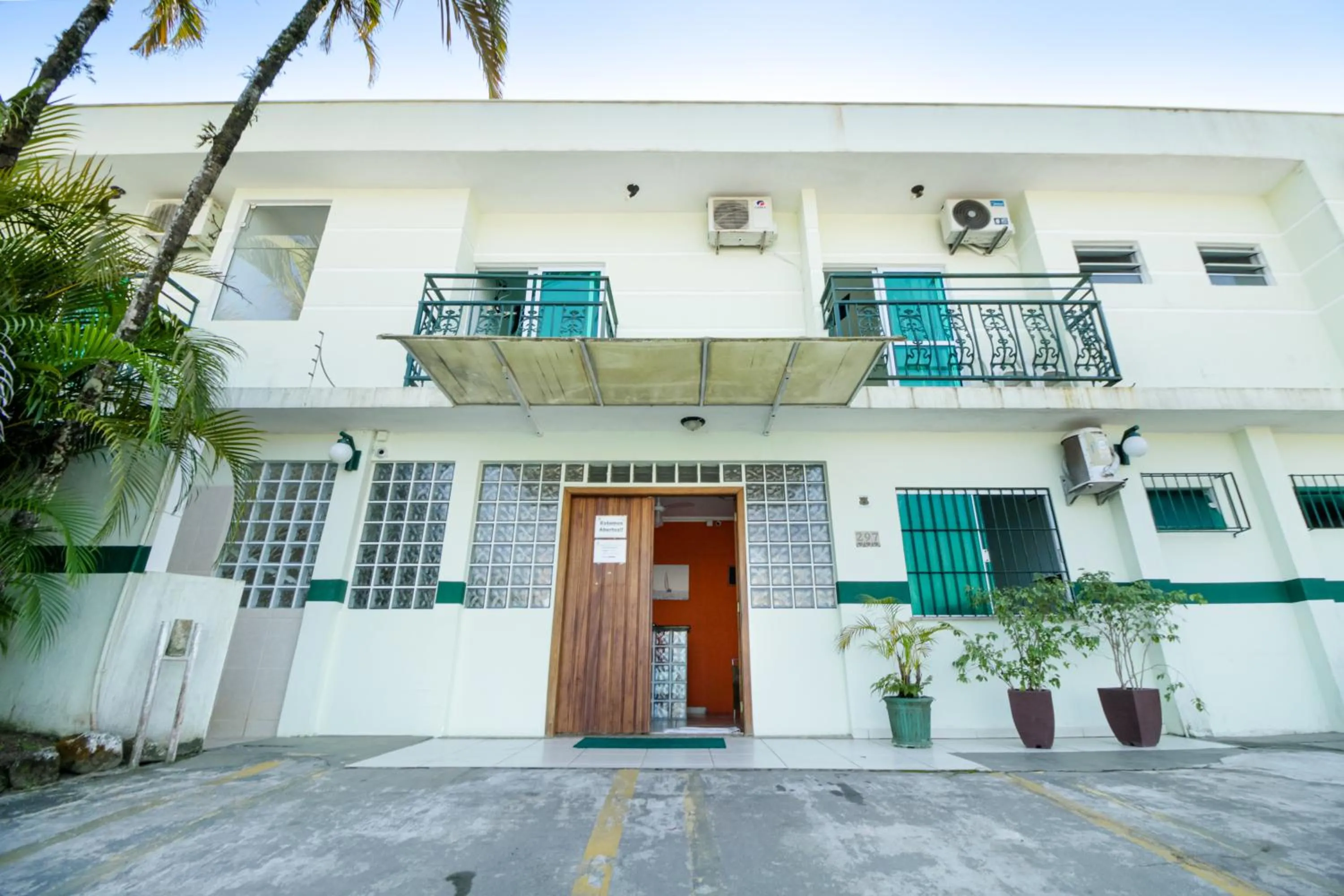 Property building in VELINN Pousada Entre Praias