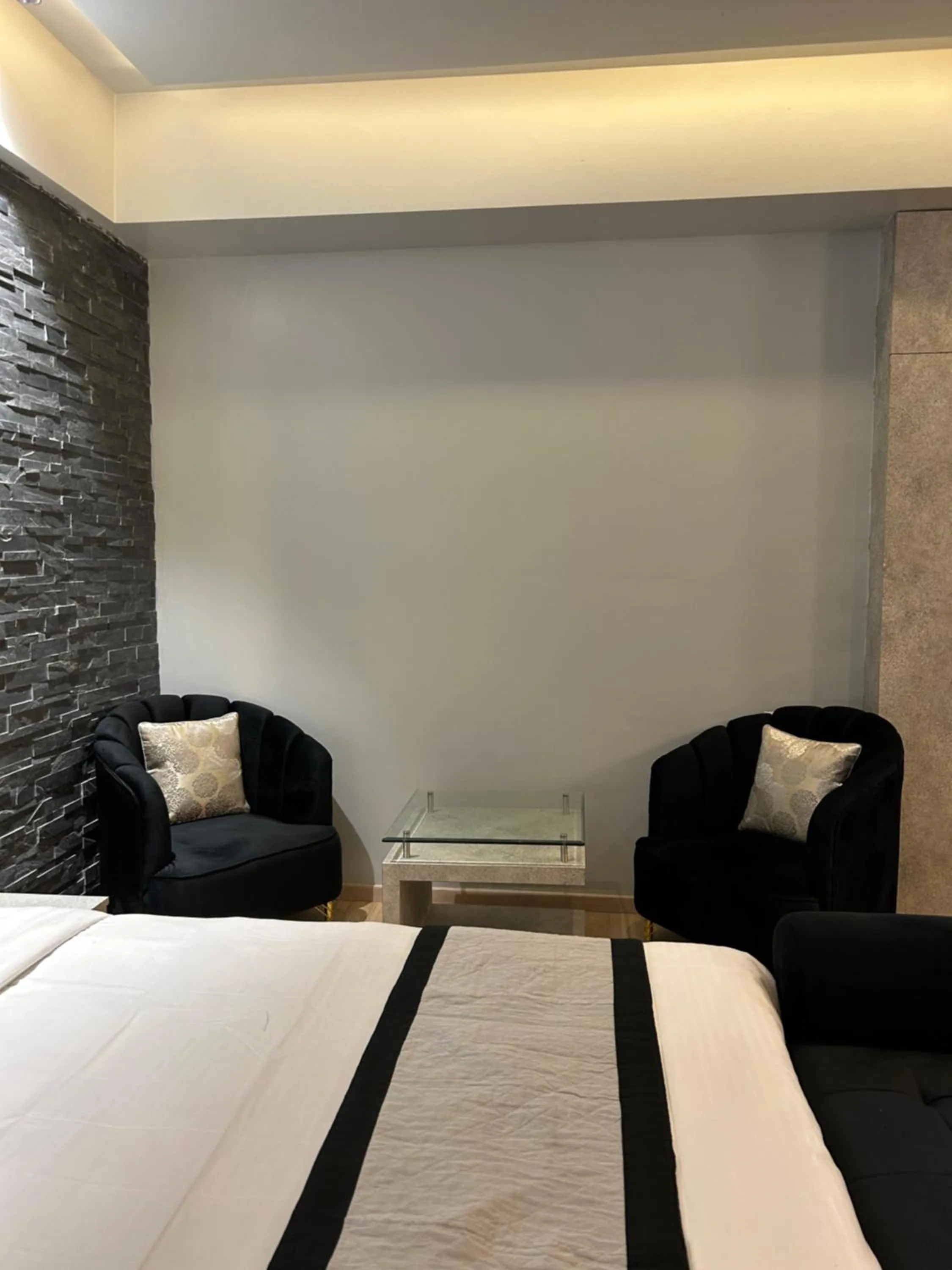 Bed in The Origin Suites DLF MY PAD