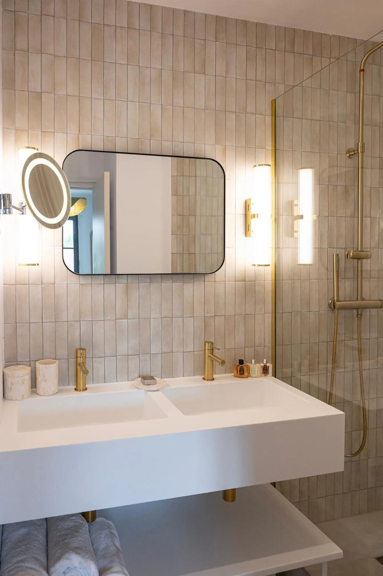 Shower in Lou Cagnard