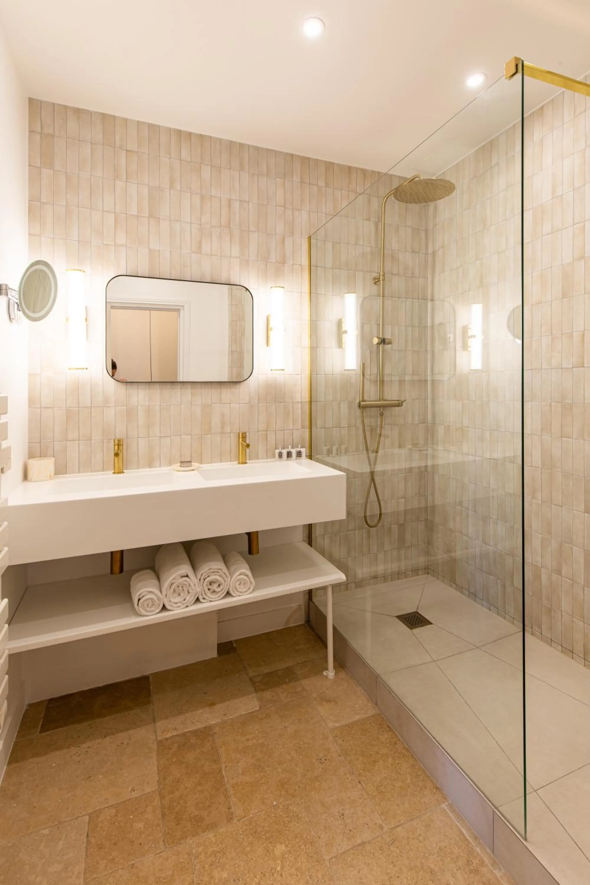 Shower in Lou Cagnard