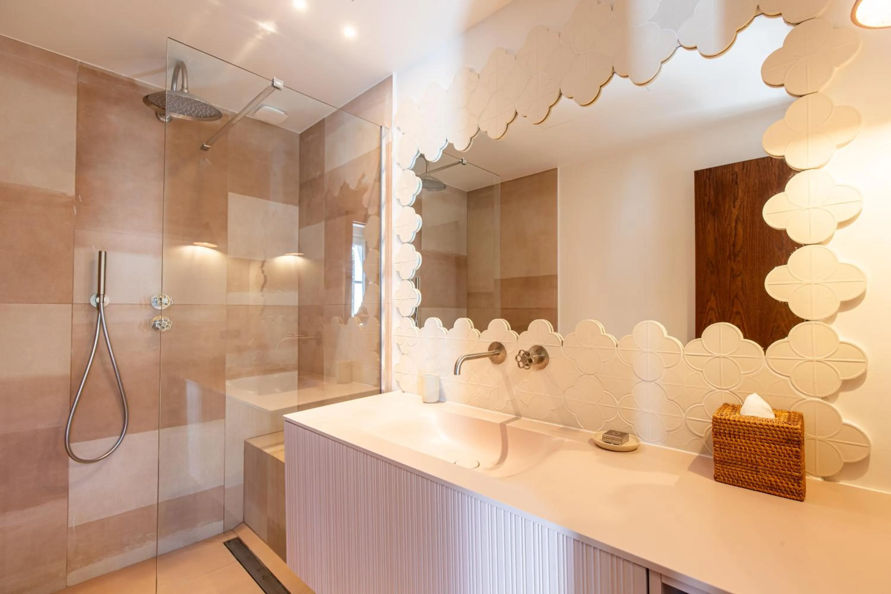 Shower in Lou Cagnard