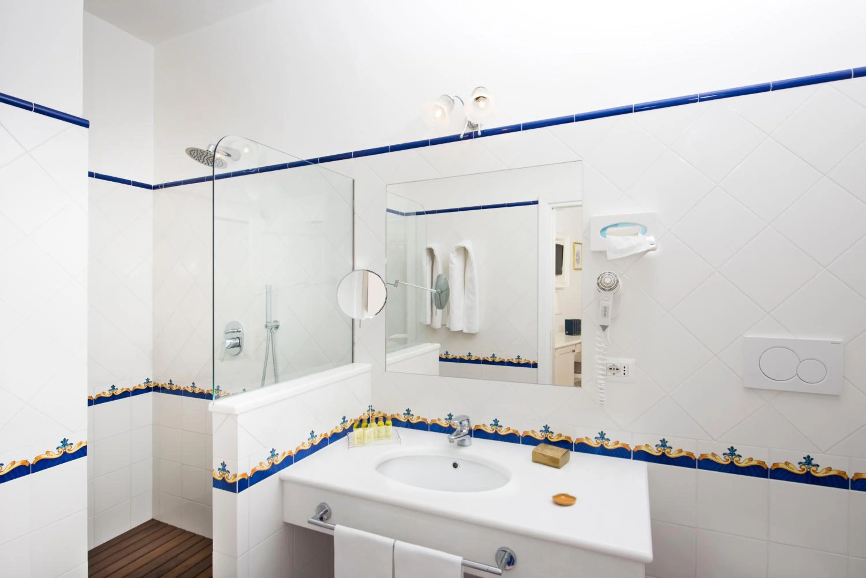 Bathroom in Hotel Savoia