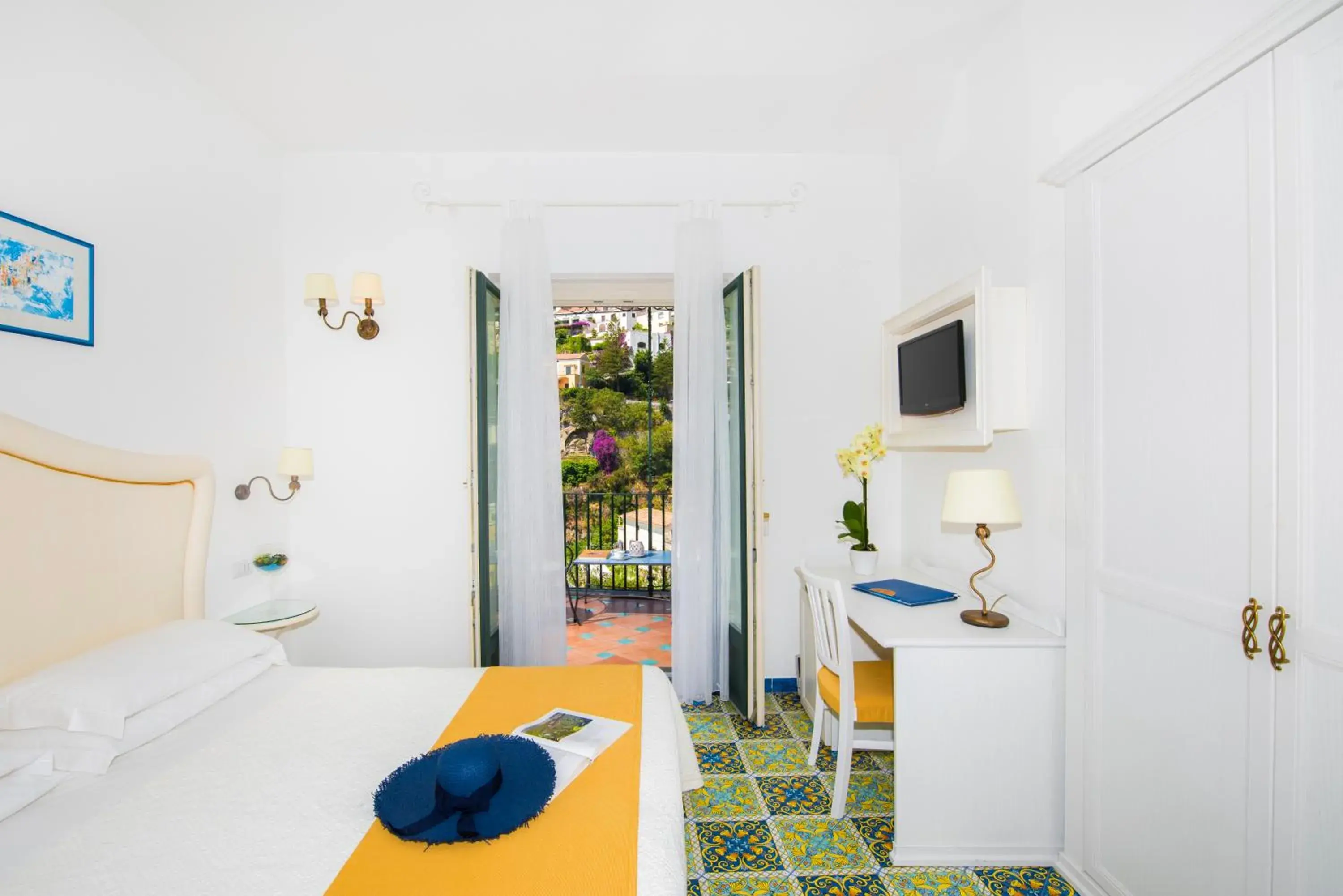 Classic Double Room with Terrace in Hotel Savoia Classic Double Room with Terrace in Hotel Savoia