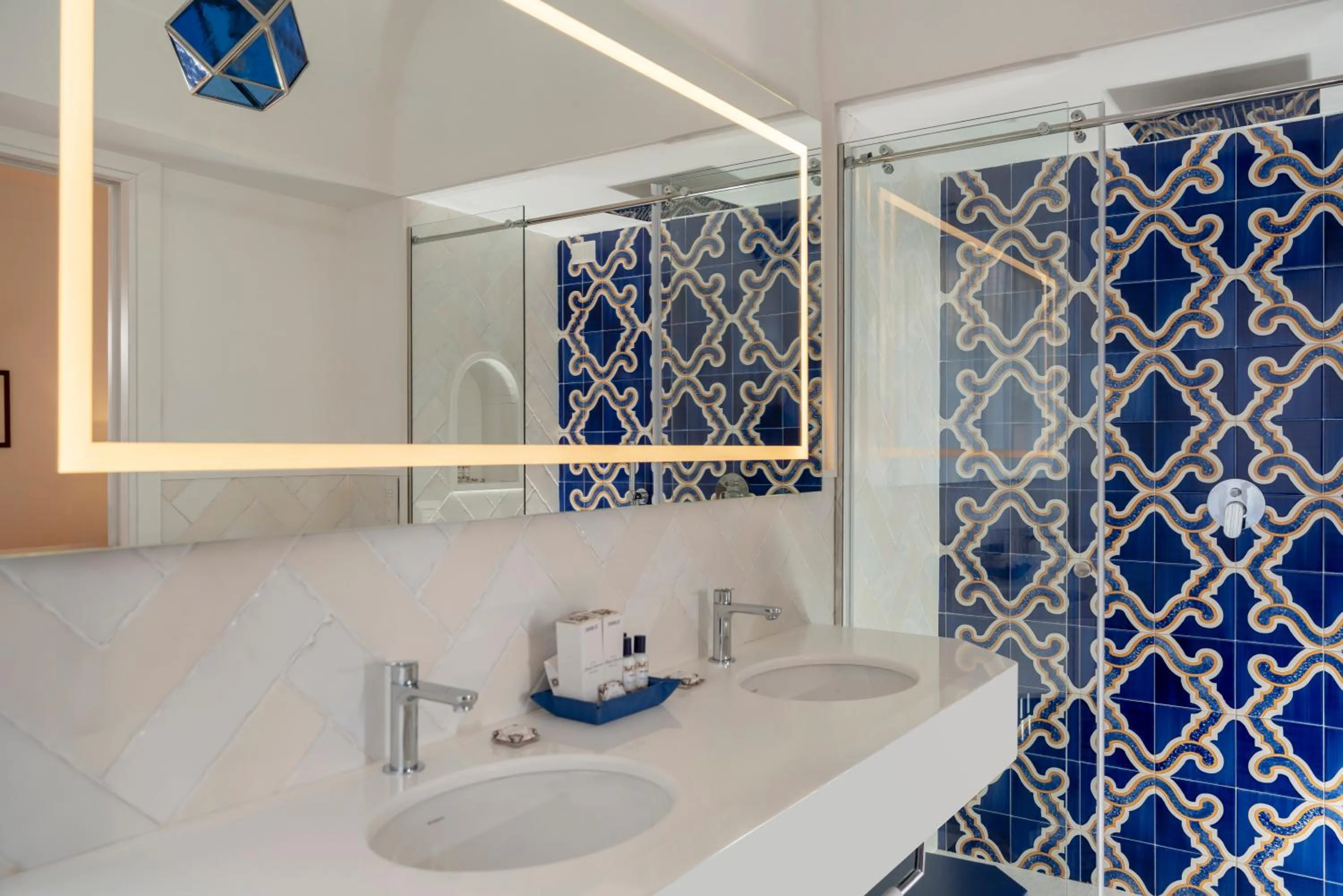 Bathroom in Hotel Savoia