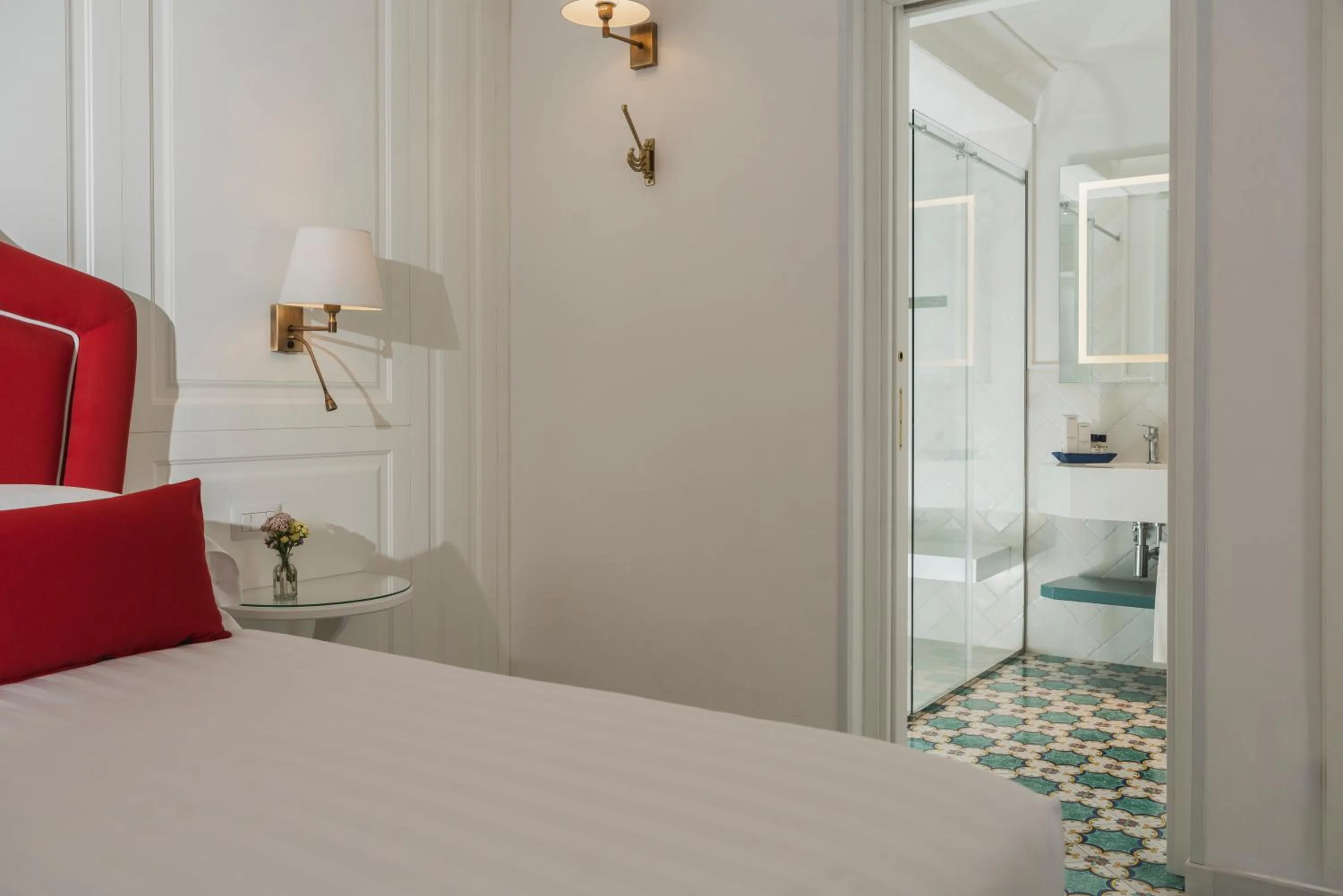 Bathroom, Bed in Hotel Savoia