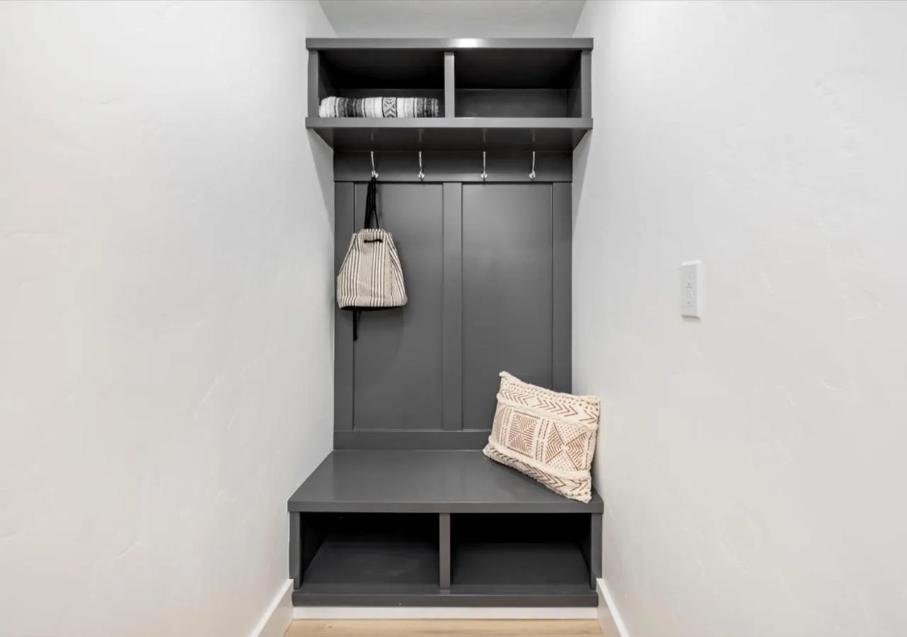 Mid Century Modern Boise-River Bungalow w/ Hot Tub