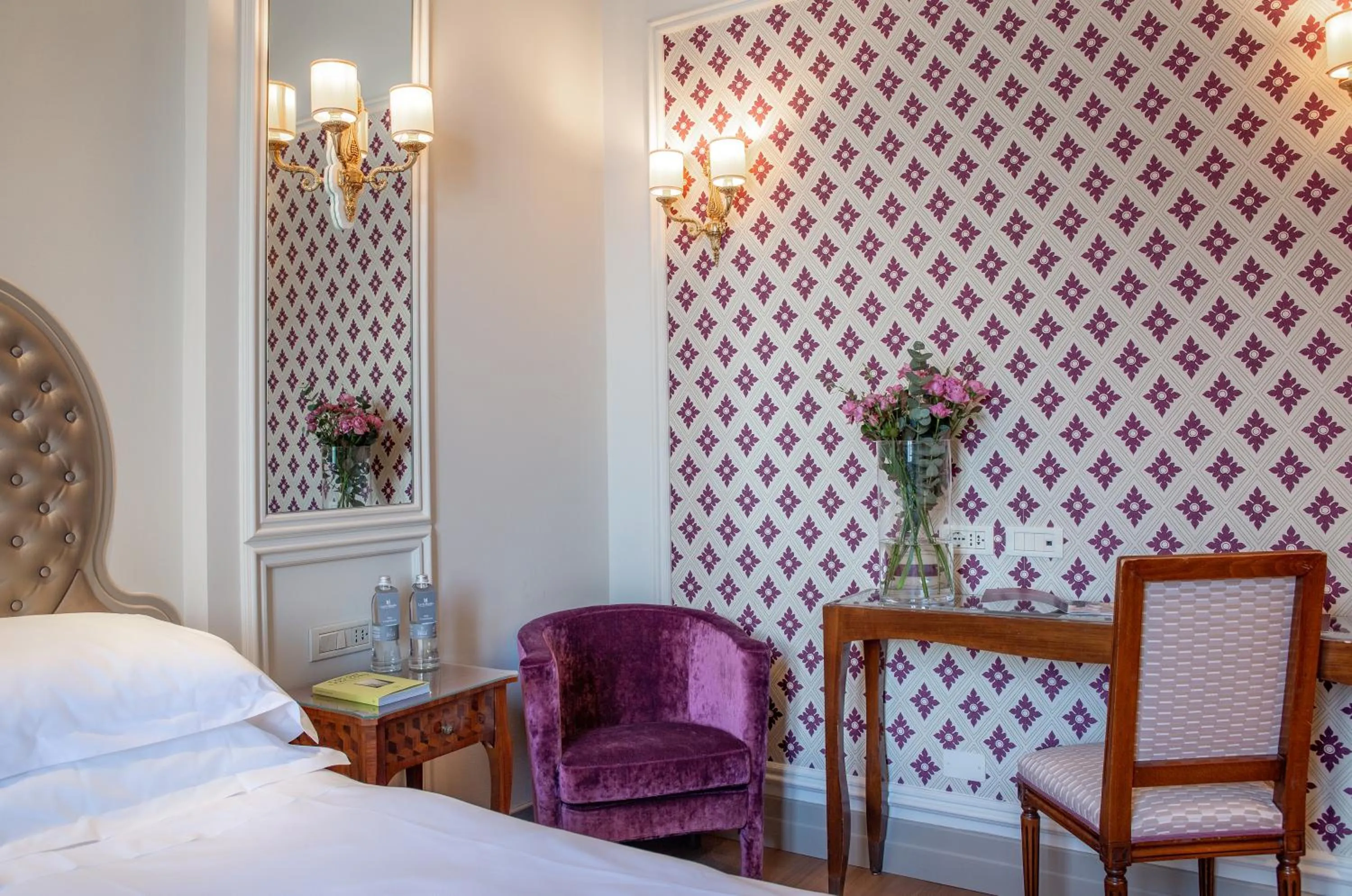 Decorative detail, Bed in Hotel Villa Flori