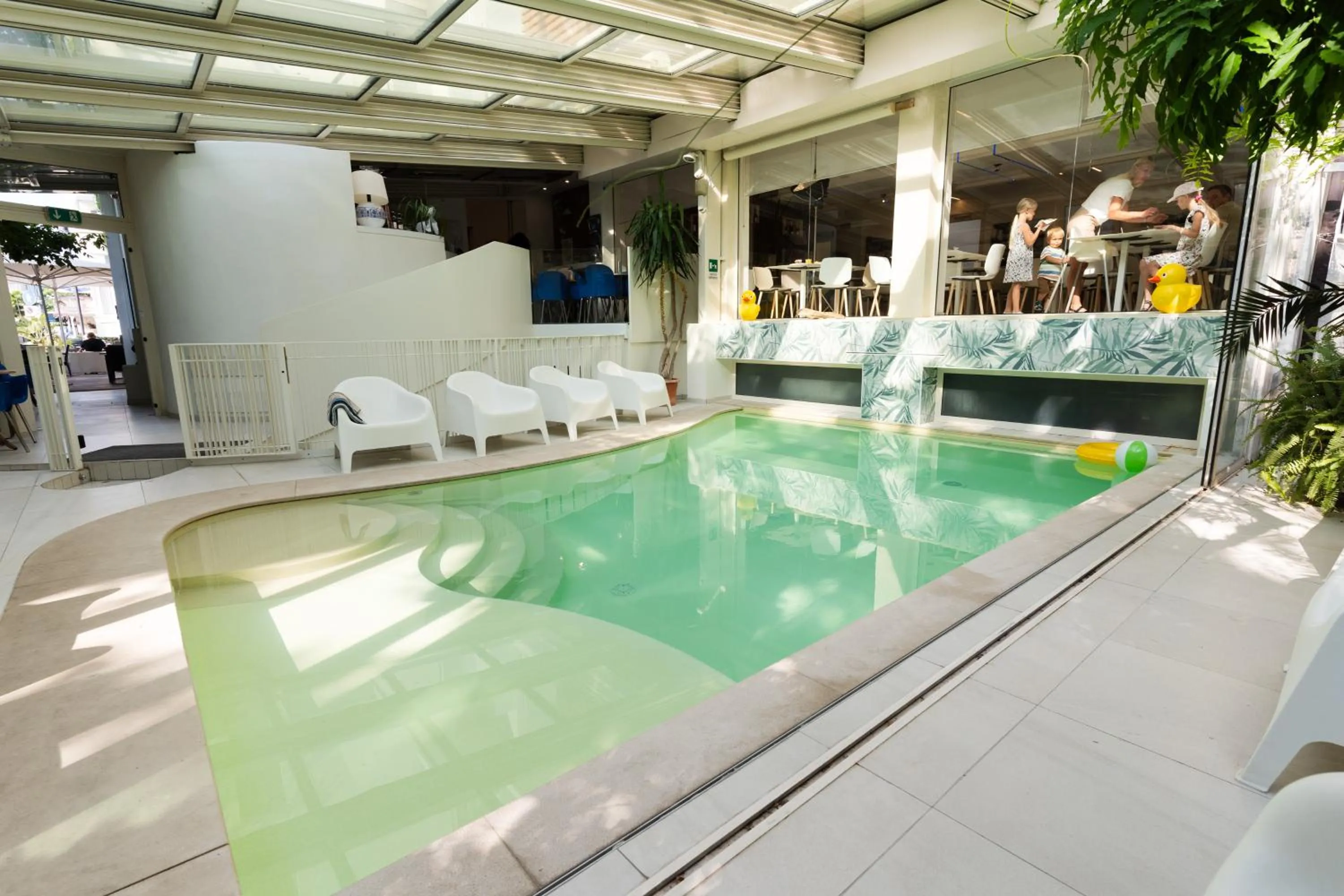 Swimming pool in Hotel Romagna