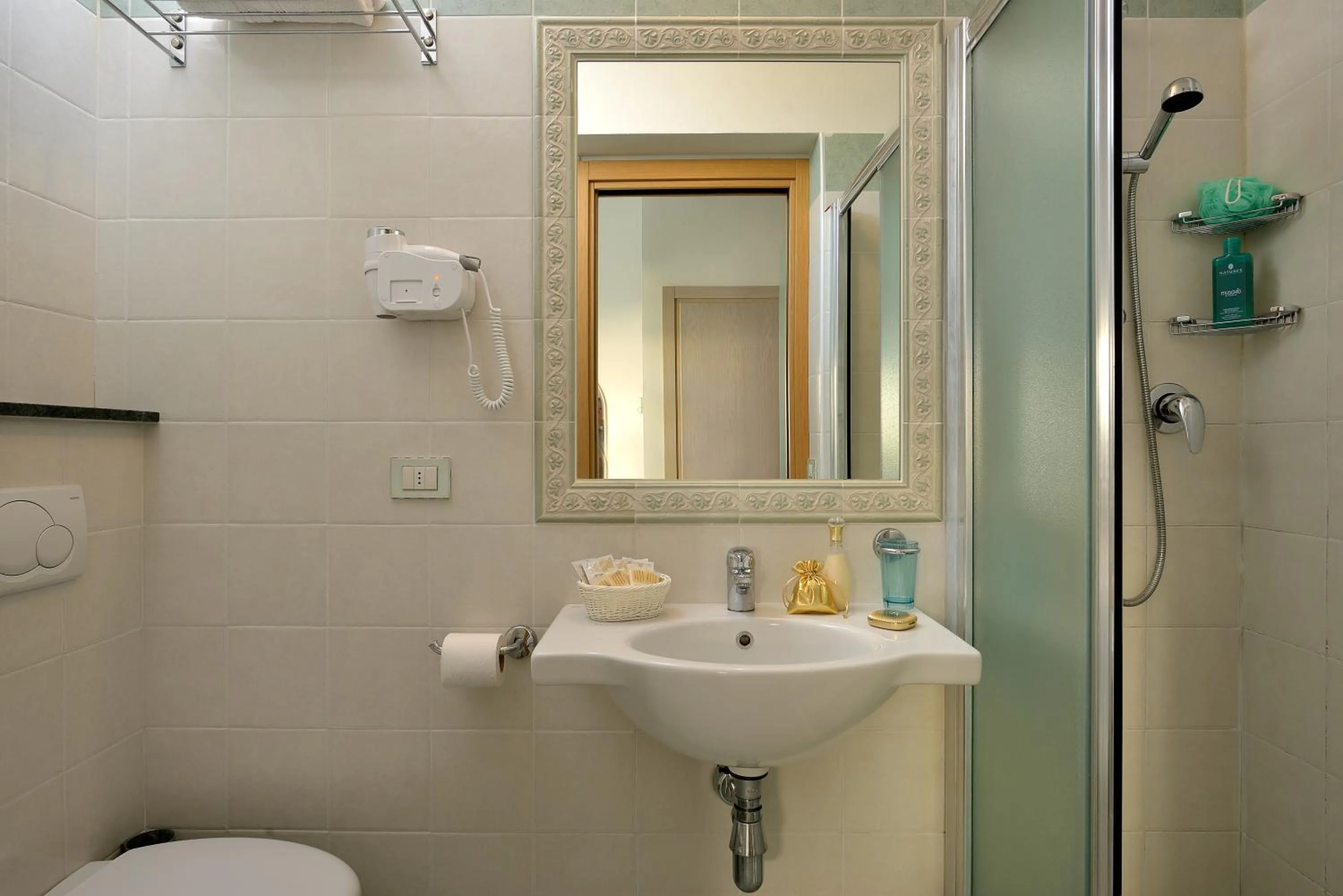 Bathroom in Hotel Romagna