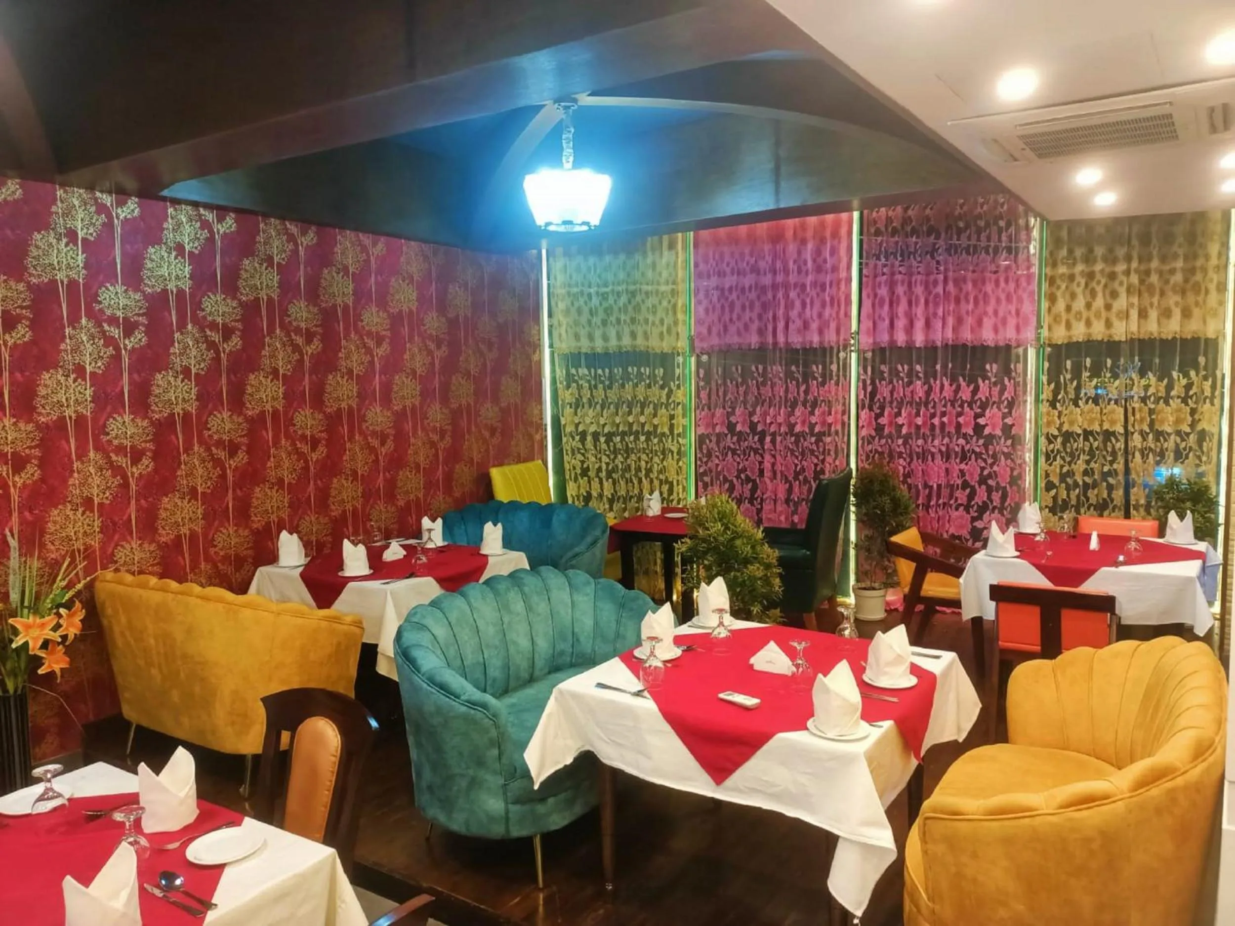 Restaurant/places to eat in Hotel Crystal Rose - Sylhet