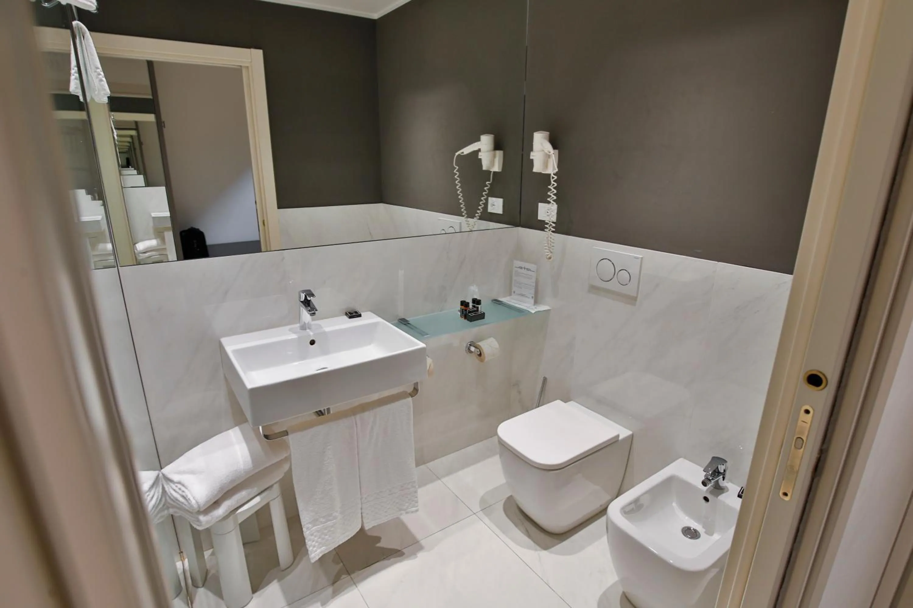 Bathroom in Savoia Hotel Regency