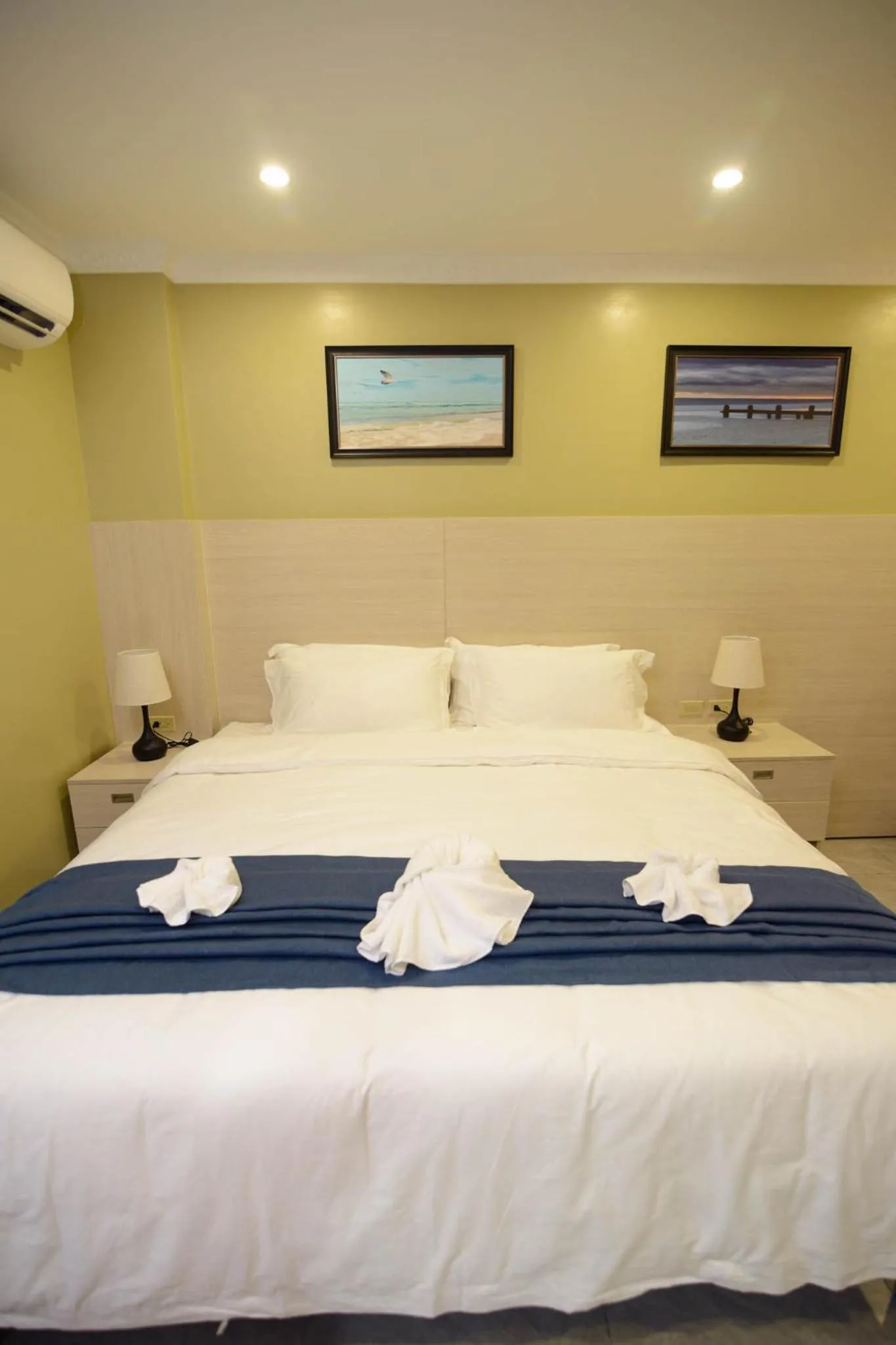 Bed in The Caye Hotel Caye Caulker