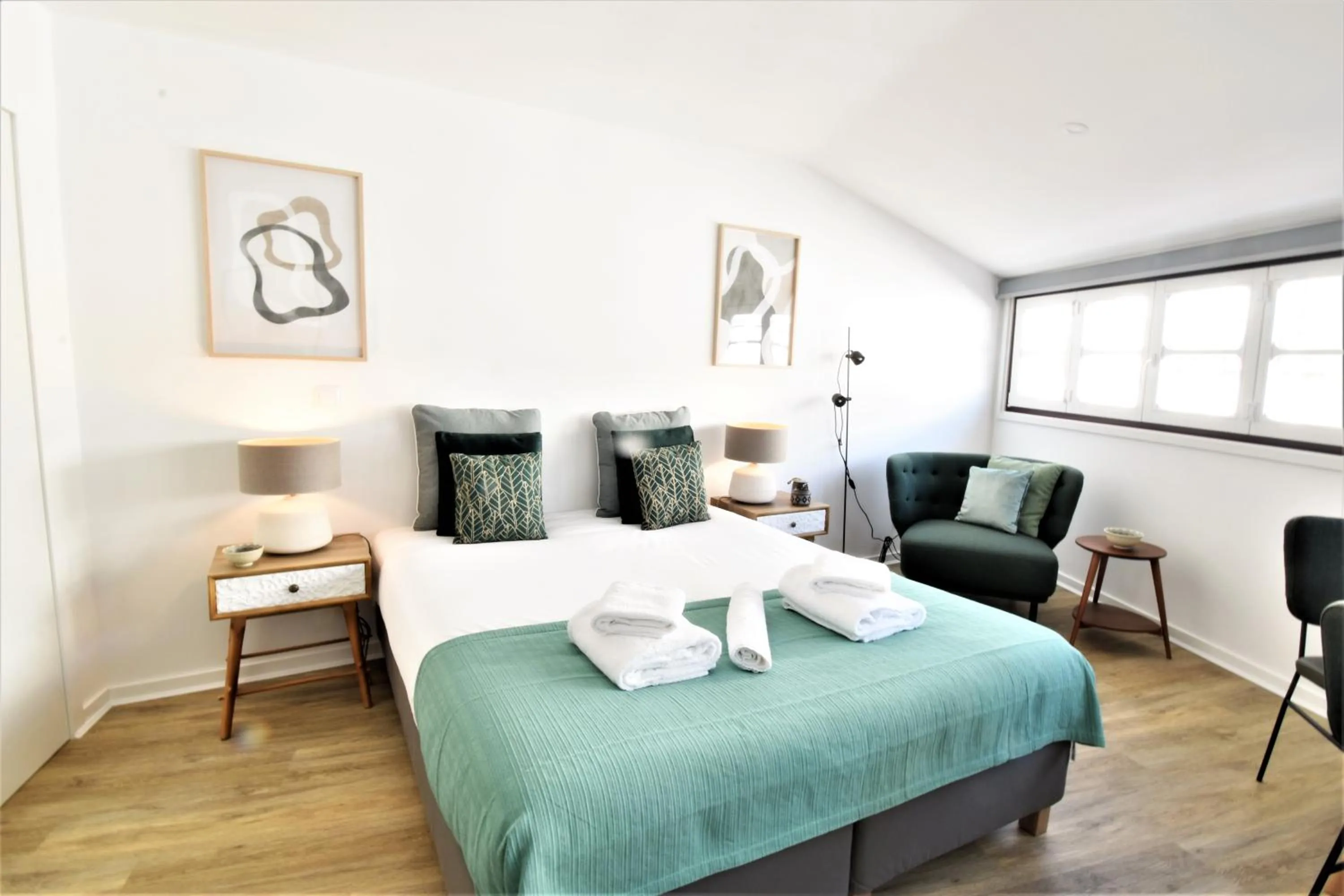 Photo of the whole room, Bed in Sophia Studios