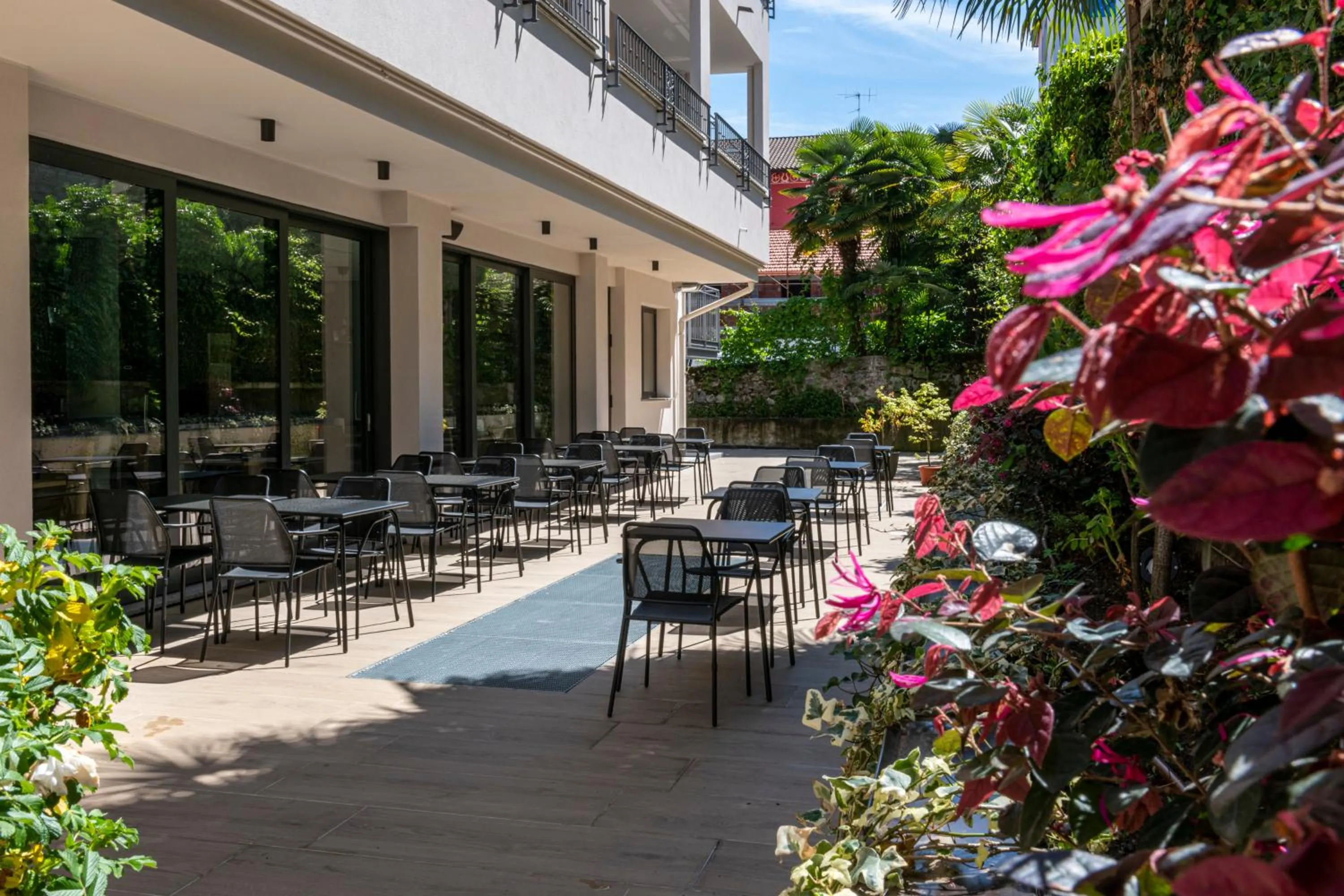 Restaurant/places to eat in Hotel Boston