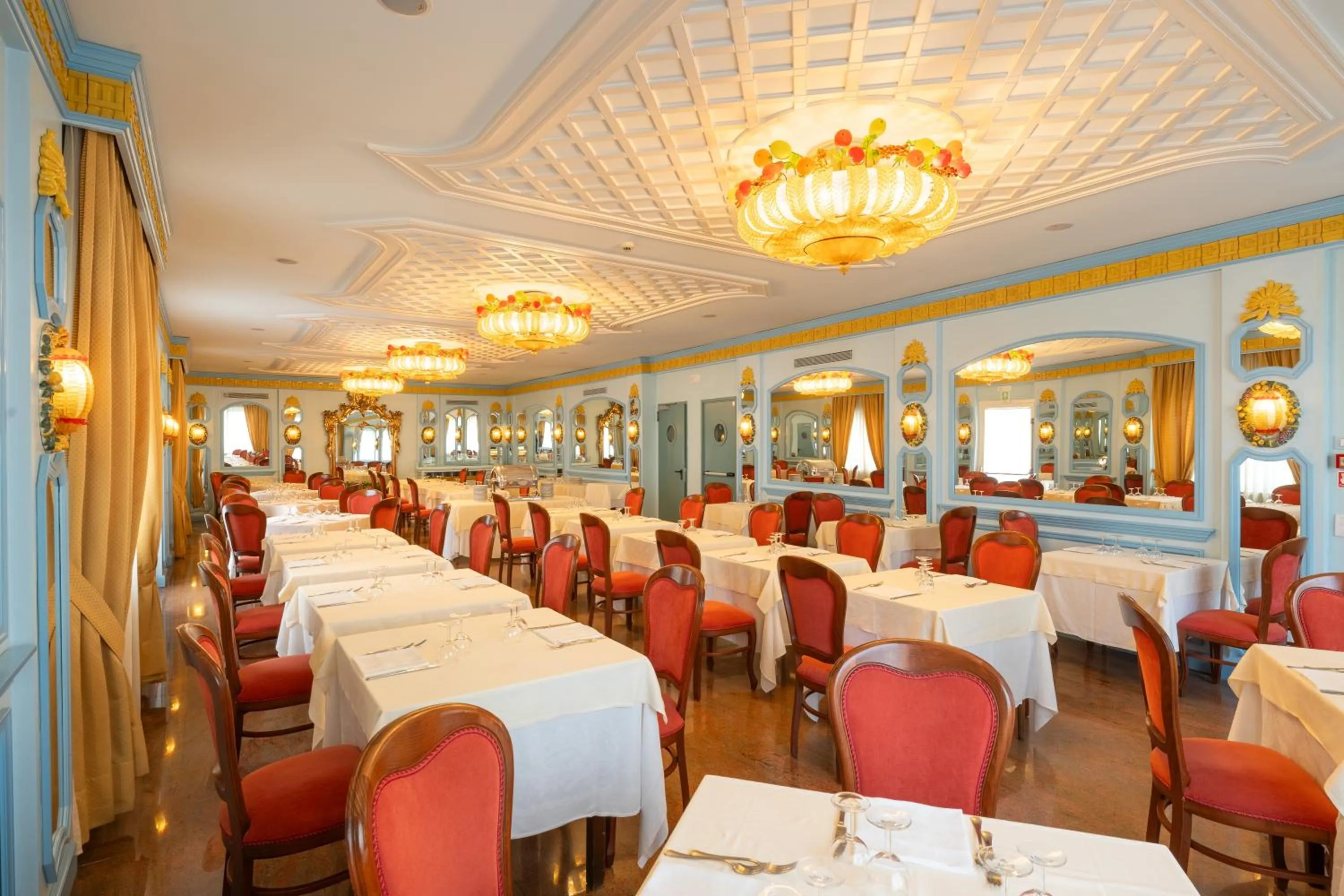 Restaurant/places to eat in Hotel Eliseo Park's