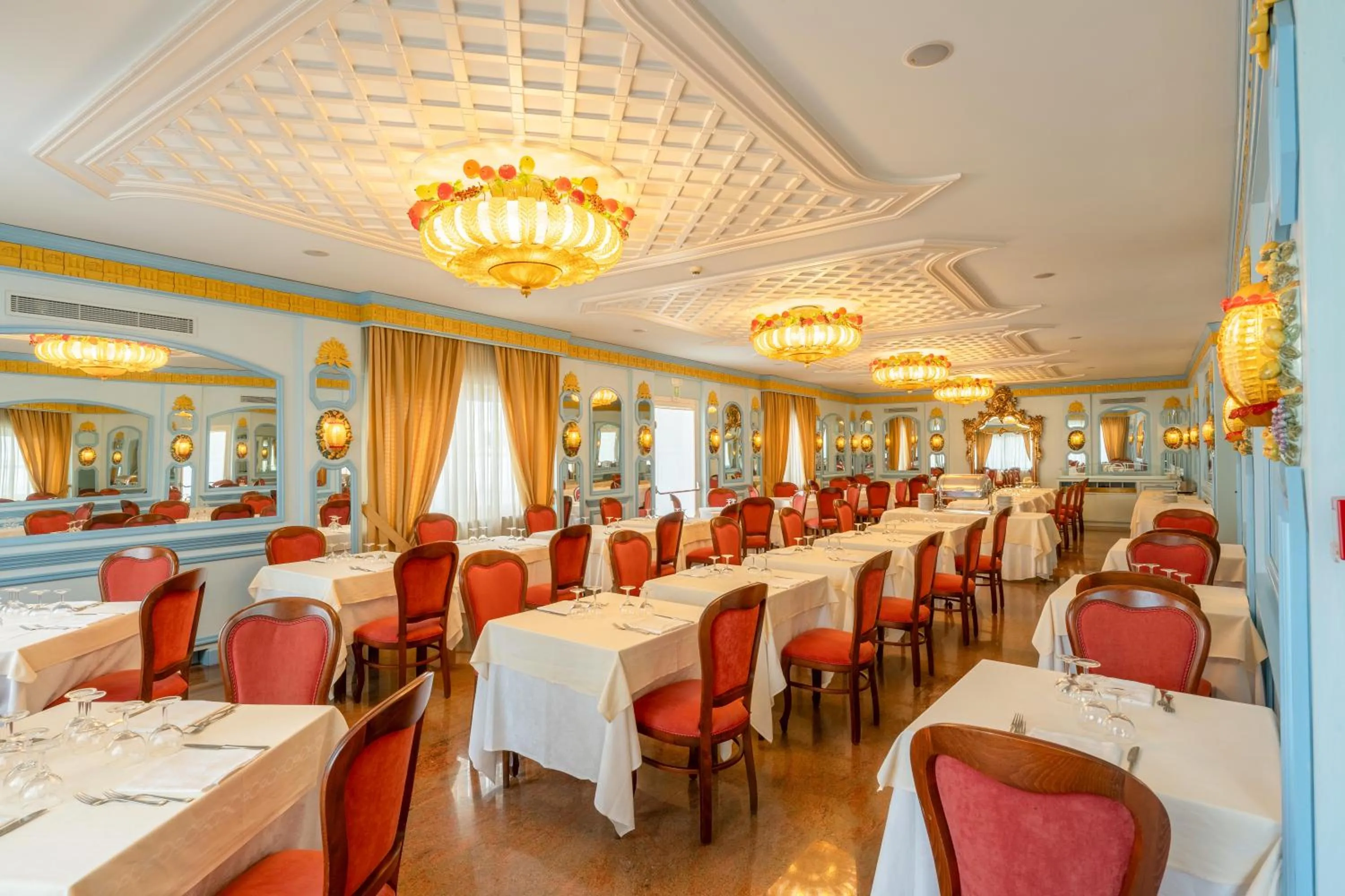 Restaurant/places to eat in Hotel Eliseo Park's