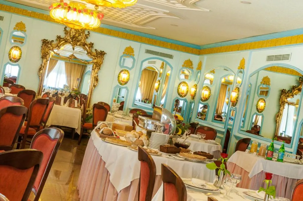 Restaurant/places to eat in Hotel Eliseo Park's