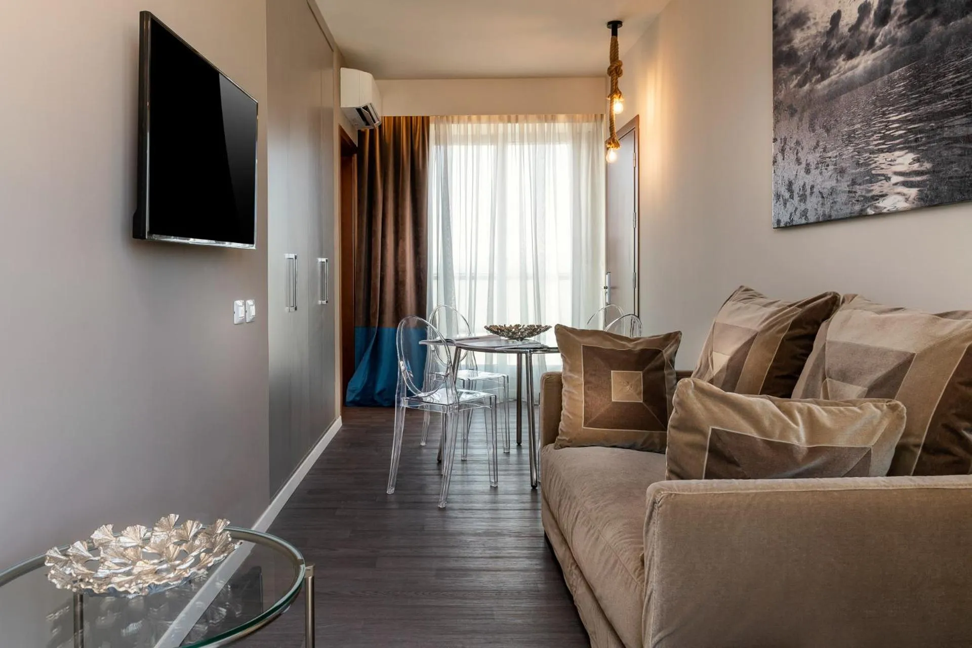 TV and multimedia in Hotel Continental