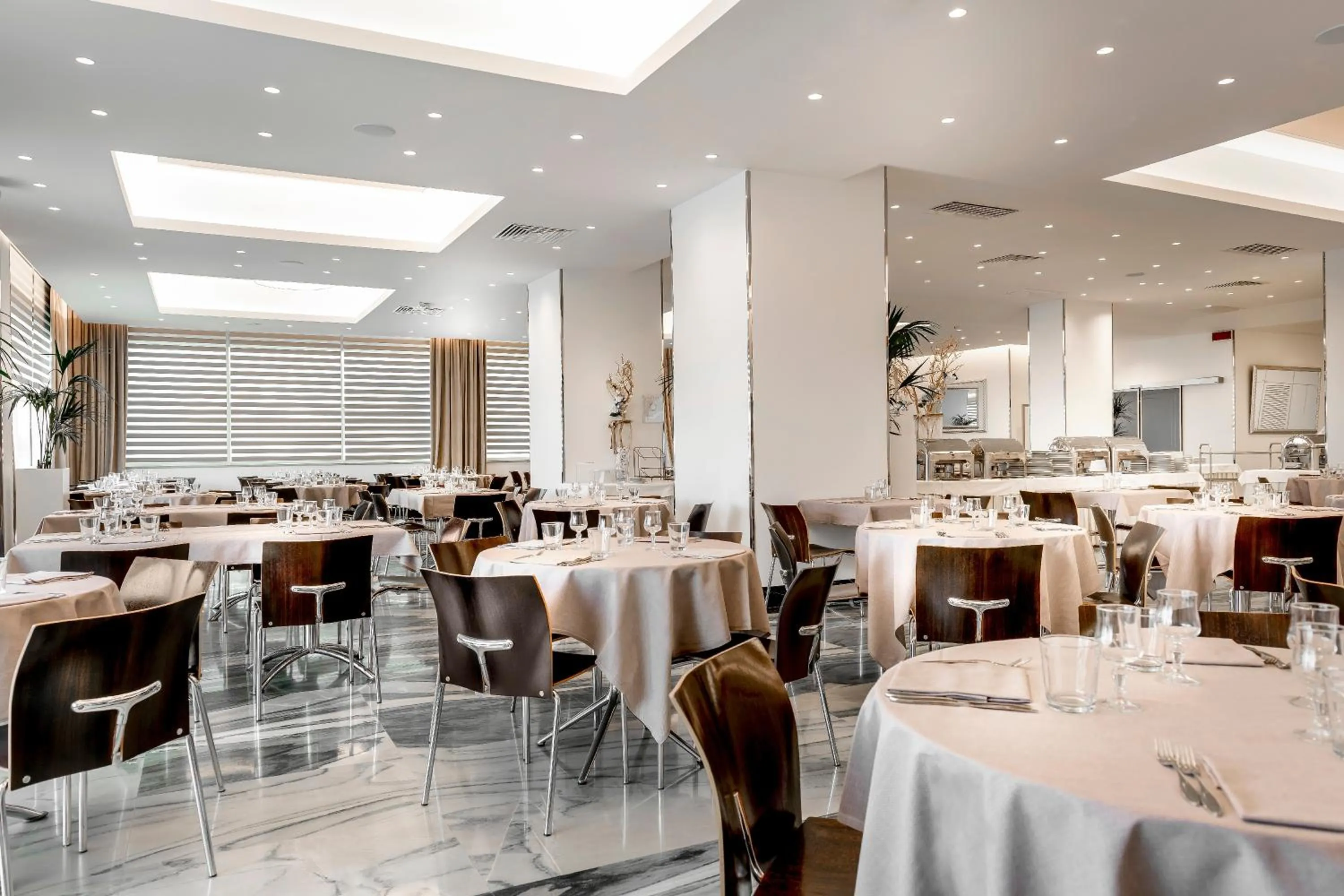 Restaurant/places to eat in Hotel Continental