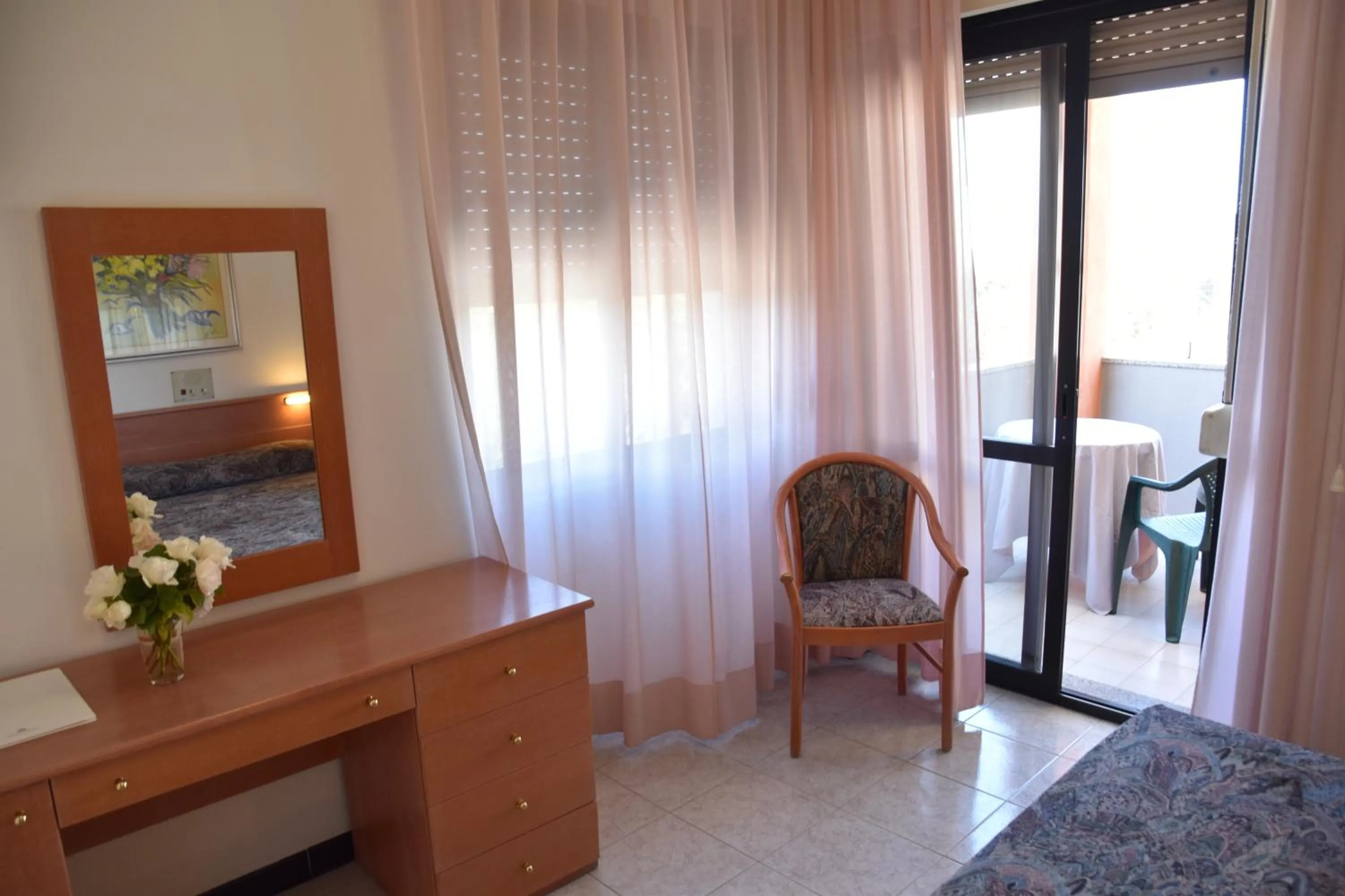 Photo of the whole room in Hotel Califfo