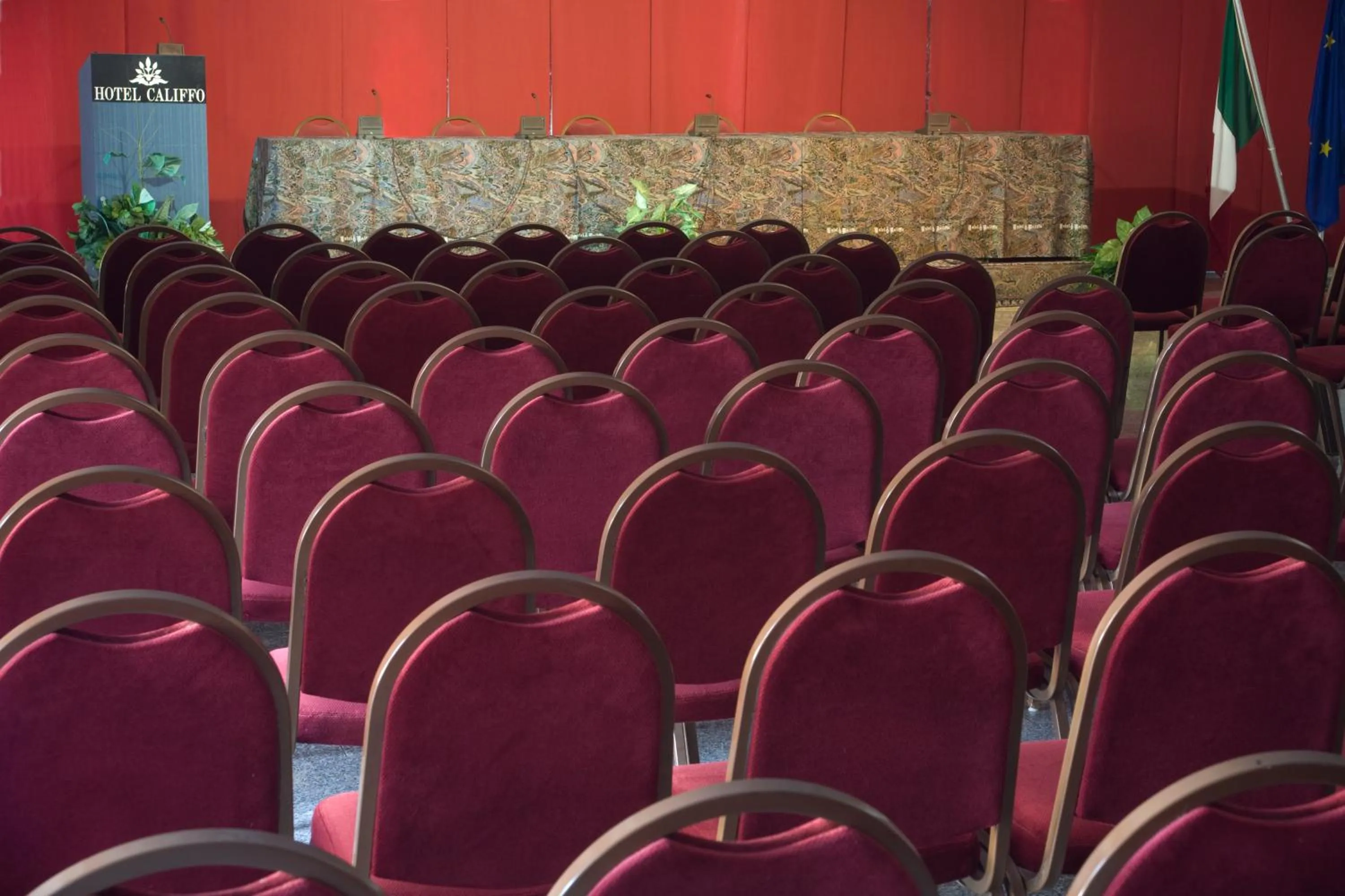 Meeting/conference room in Hotel Califfo