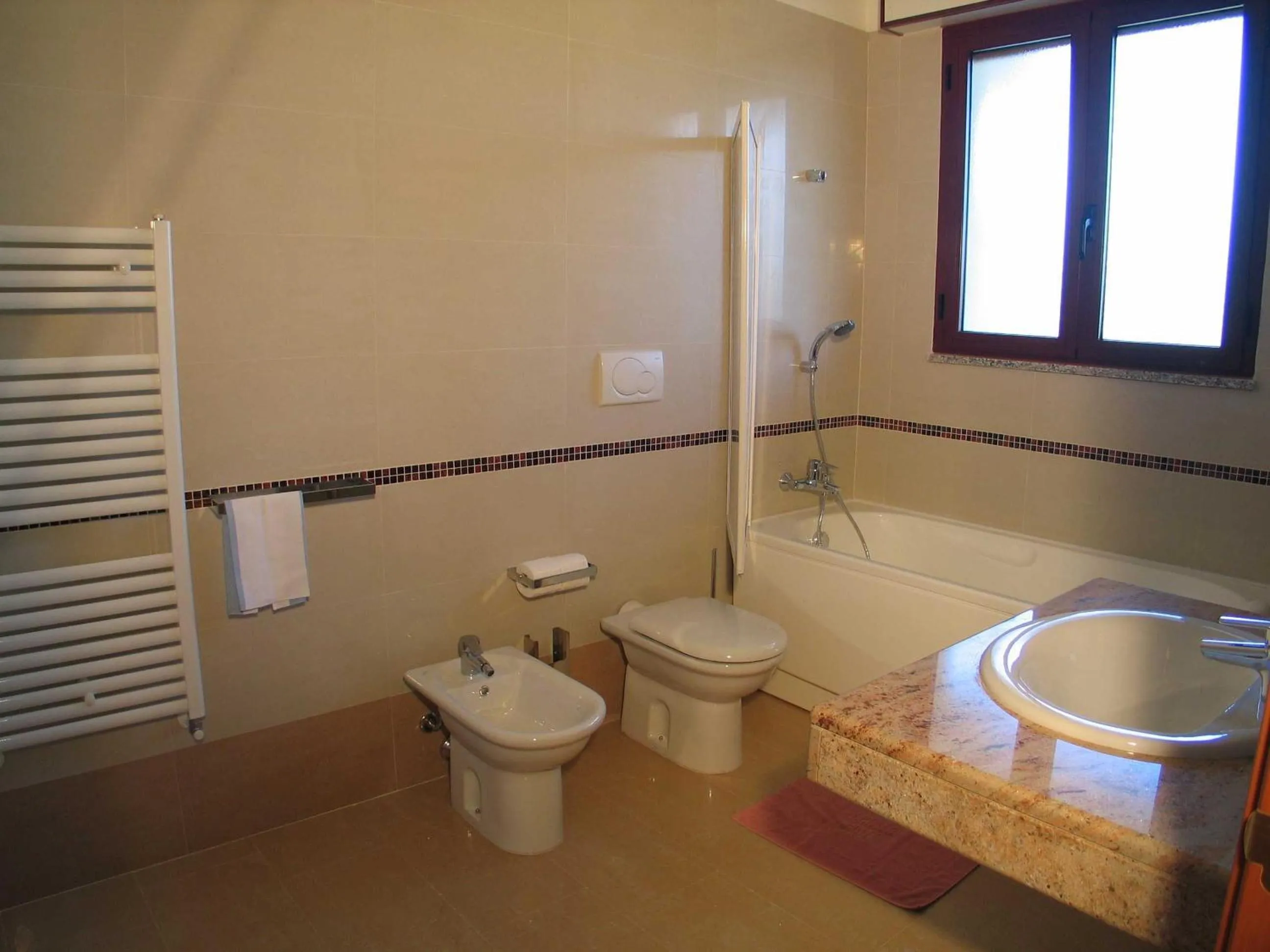 Bathroom in Hotel Califfo