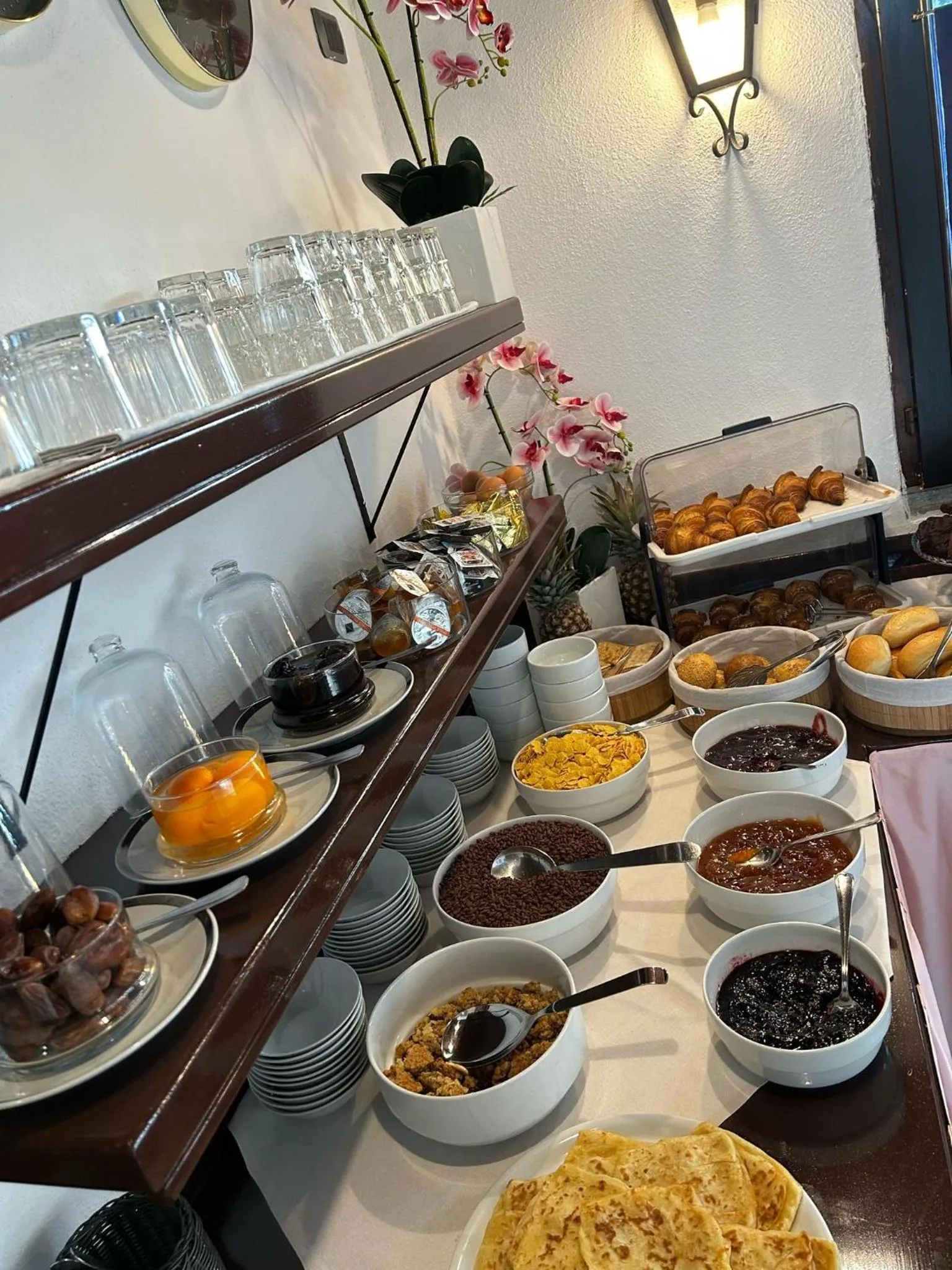 Buffet breakfast in Hotel Sonenga