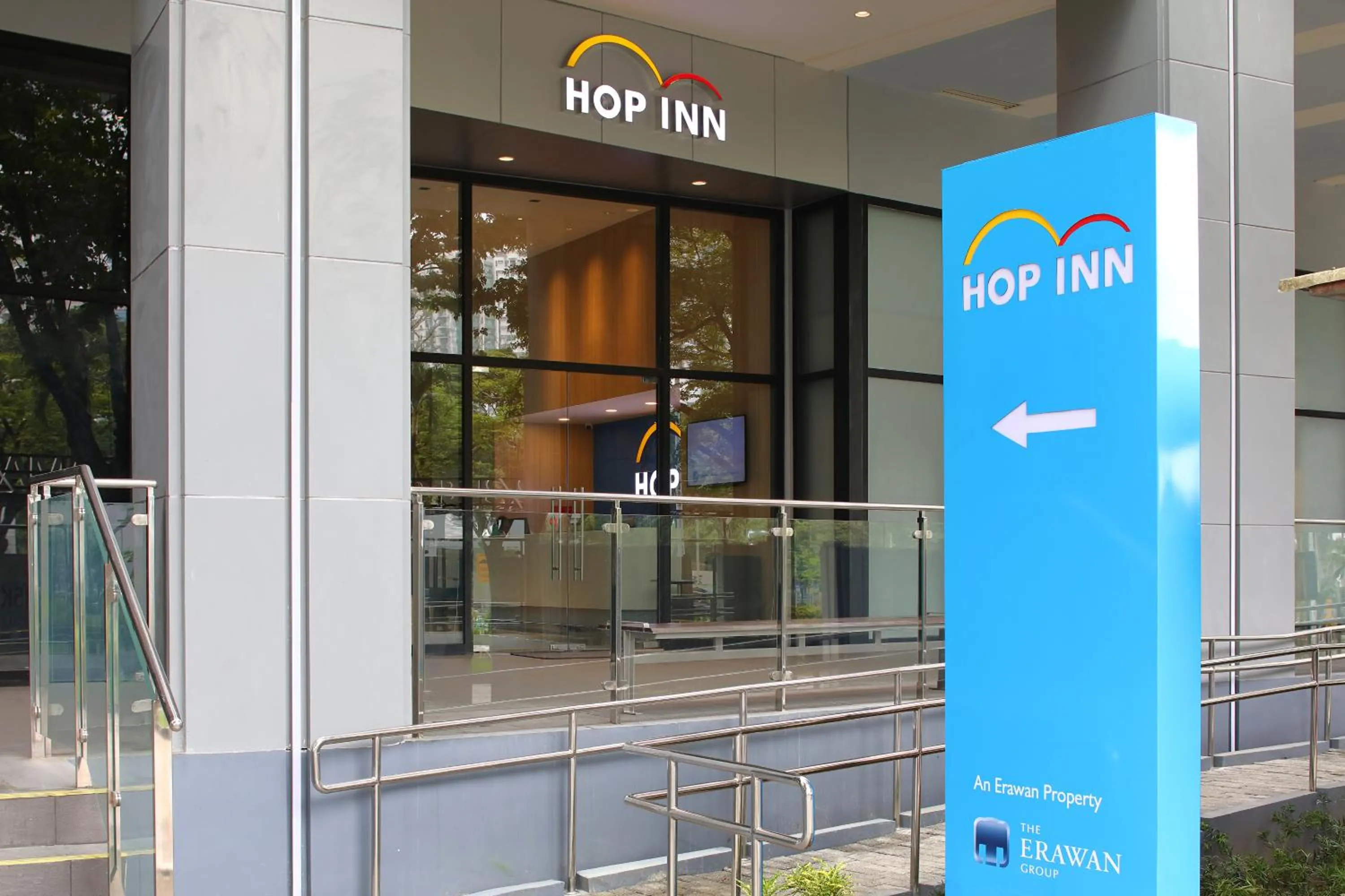 Facade/entrance in Hop Inn Hotel Cebu City