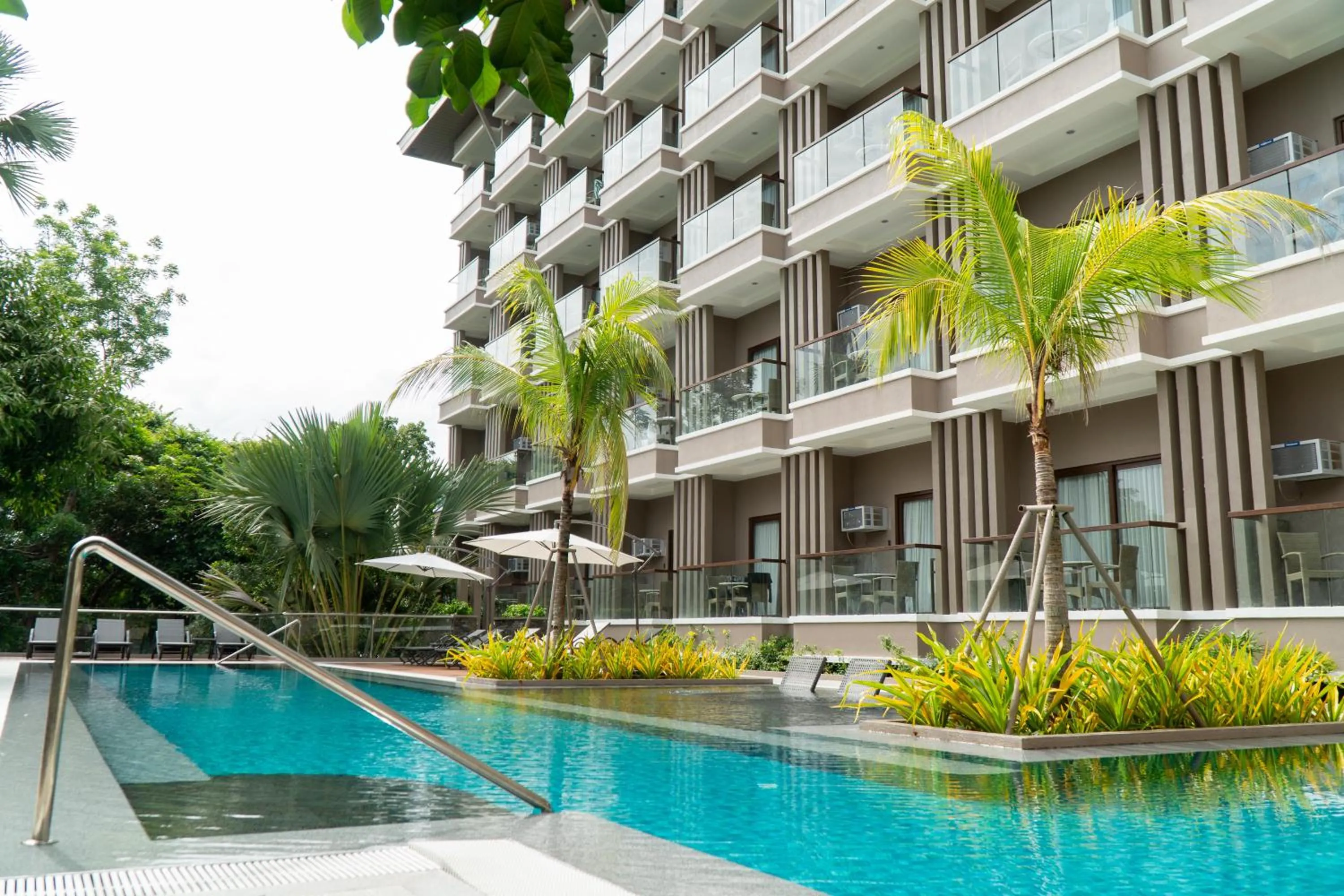 Swimming pool in Zuri Resort